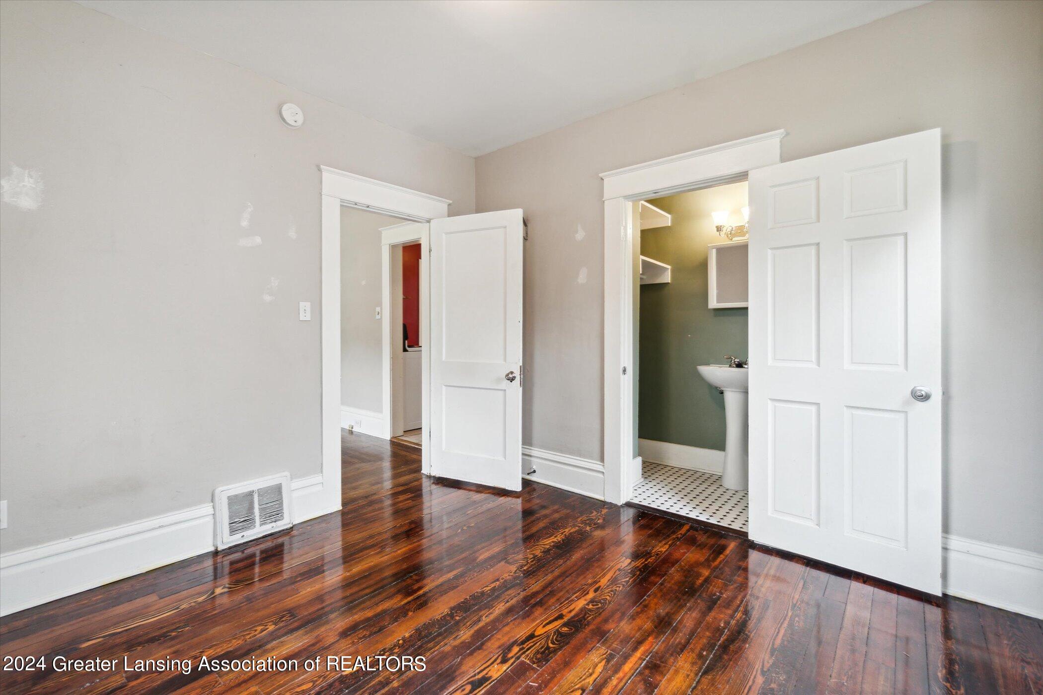 2400 Strathmore Road