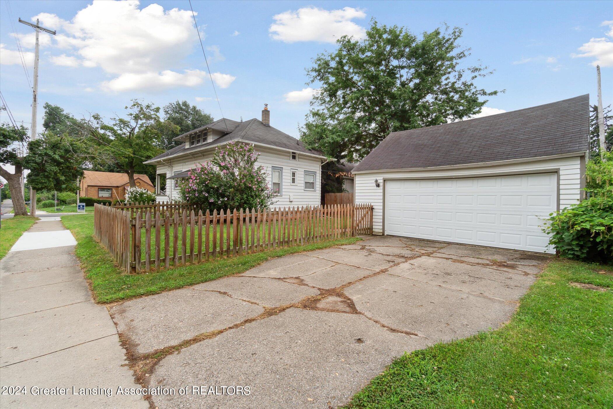 2400 Strathmore Road