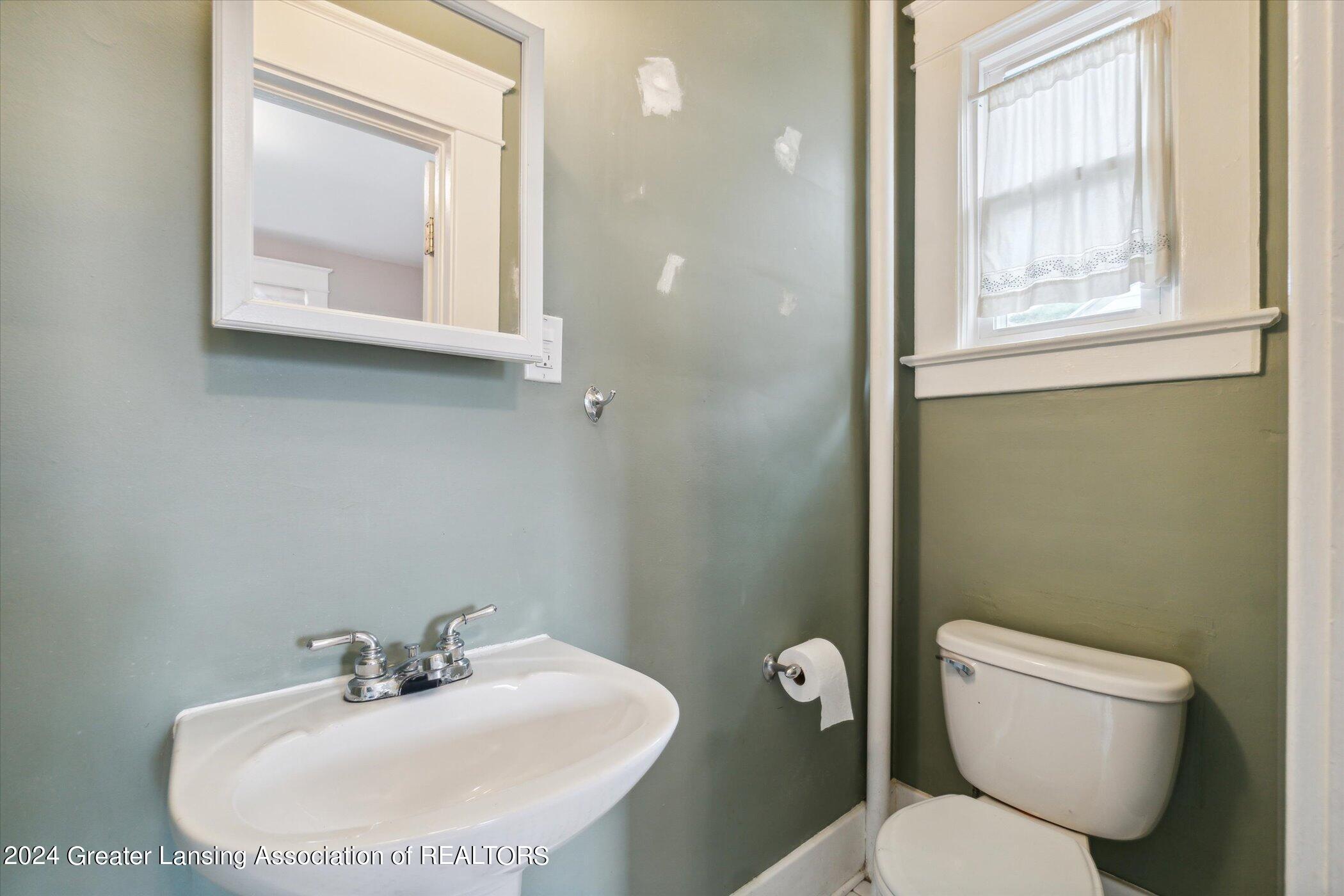 2400 Strathmore Road