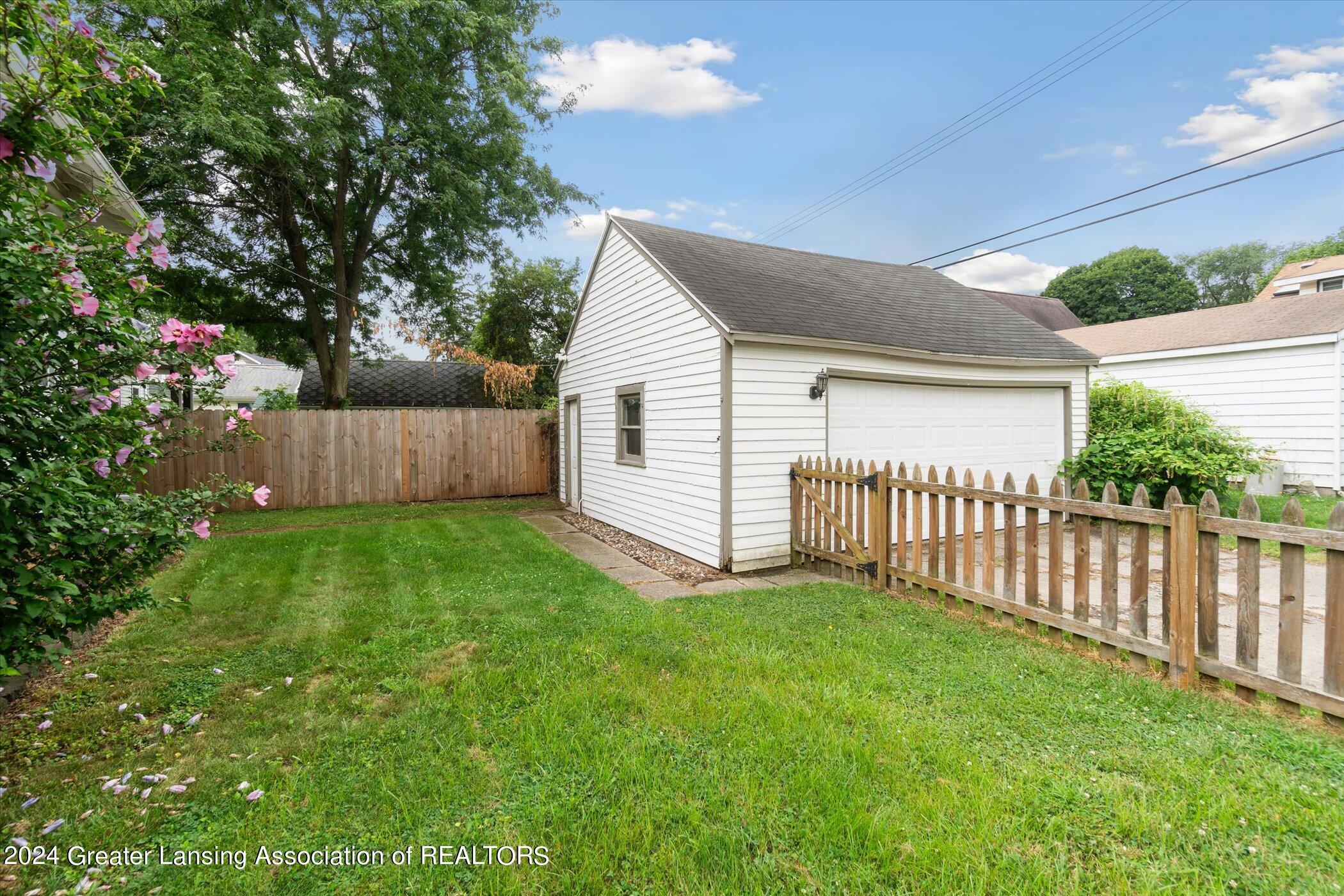 2400 Strathmore Road