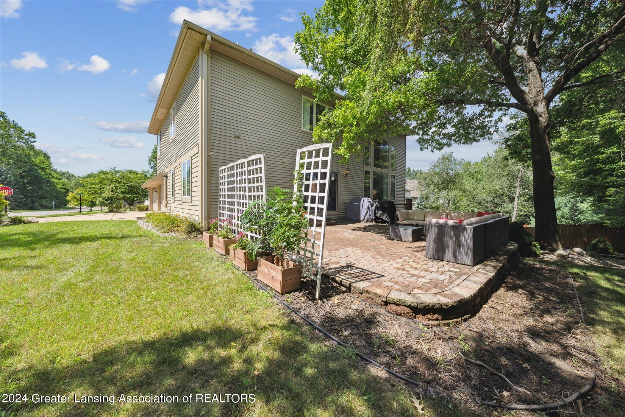 16875 Meadowbrook Drive