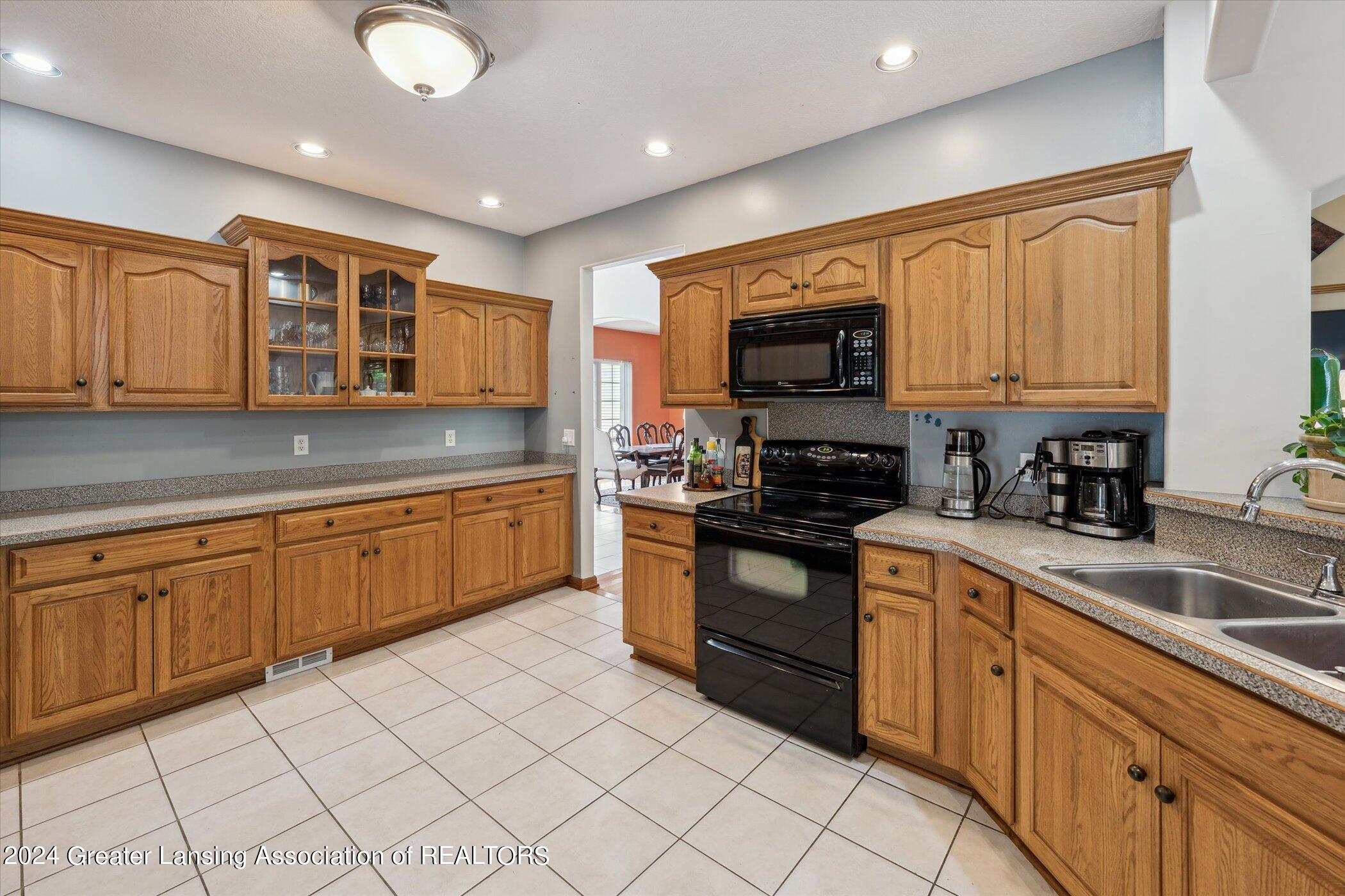 16875 Meadowbrook Drive