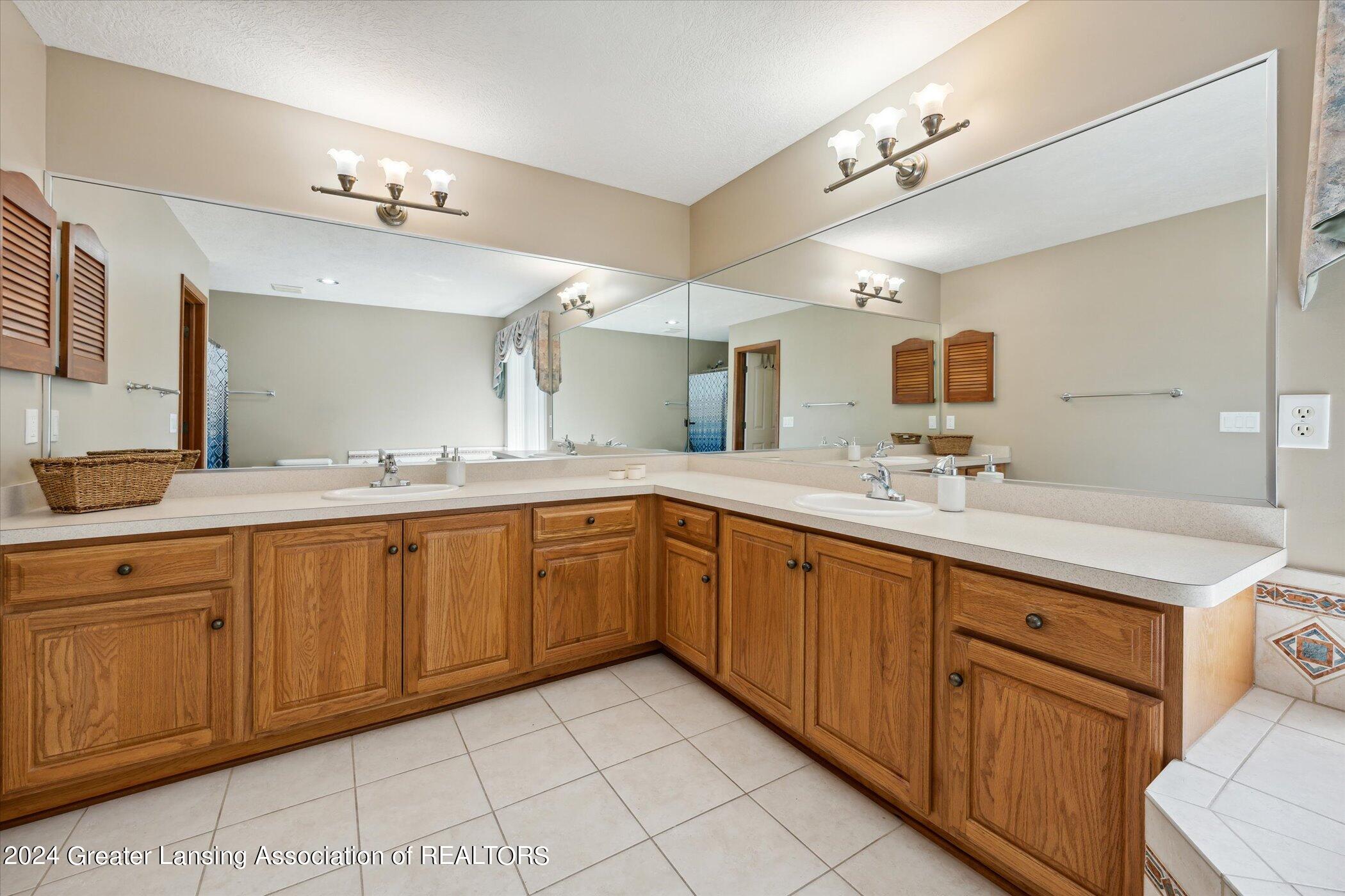 16875 Meadowbrook Drive