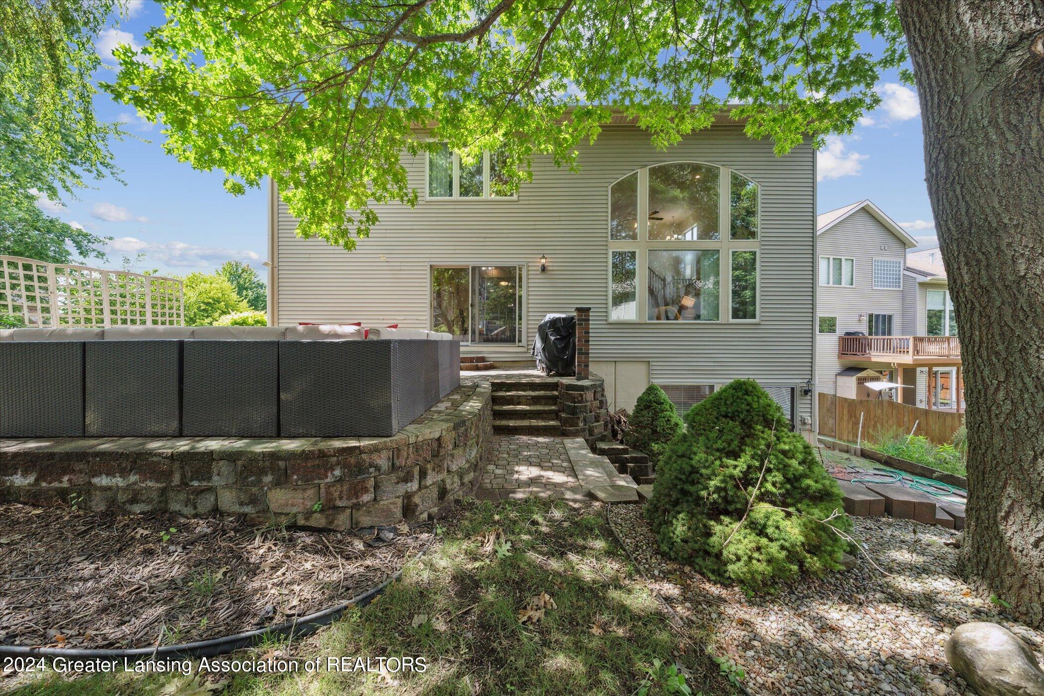 16875 Meadowbrook Drive
