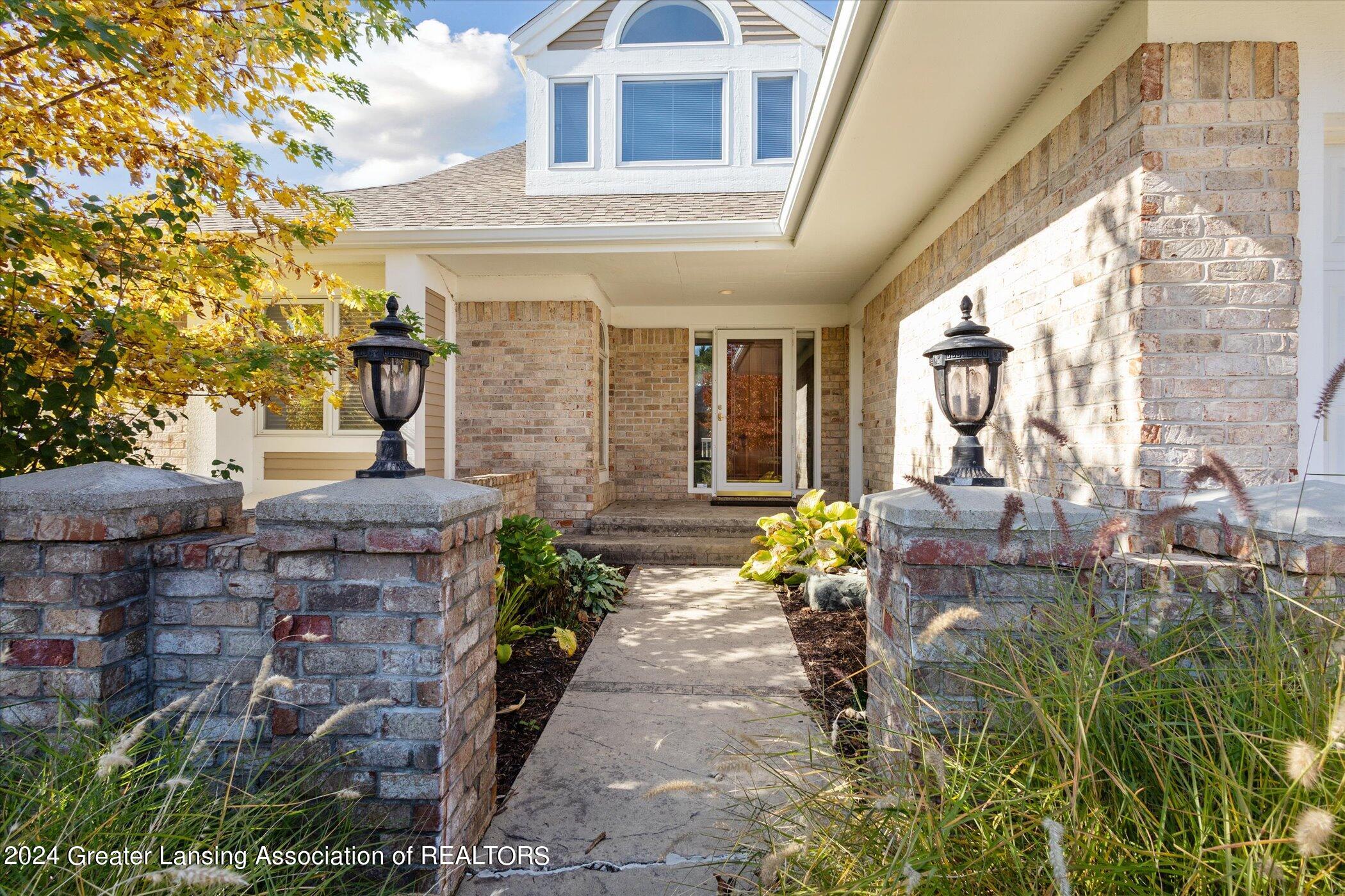 6111 W Longview Drive