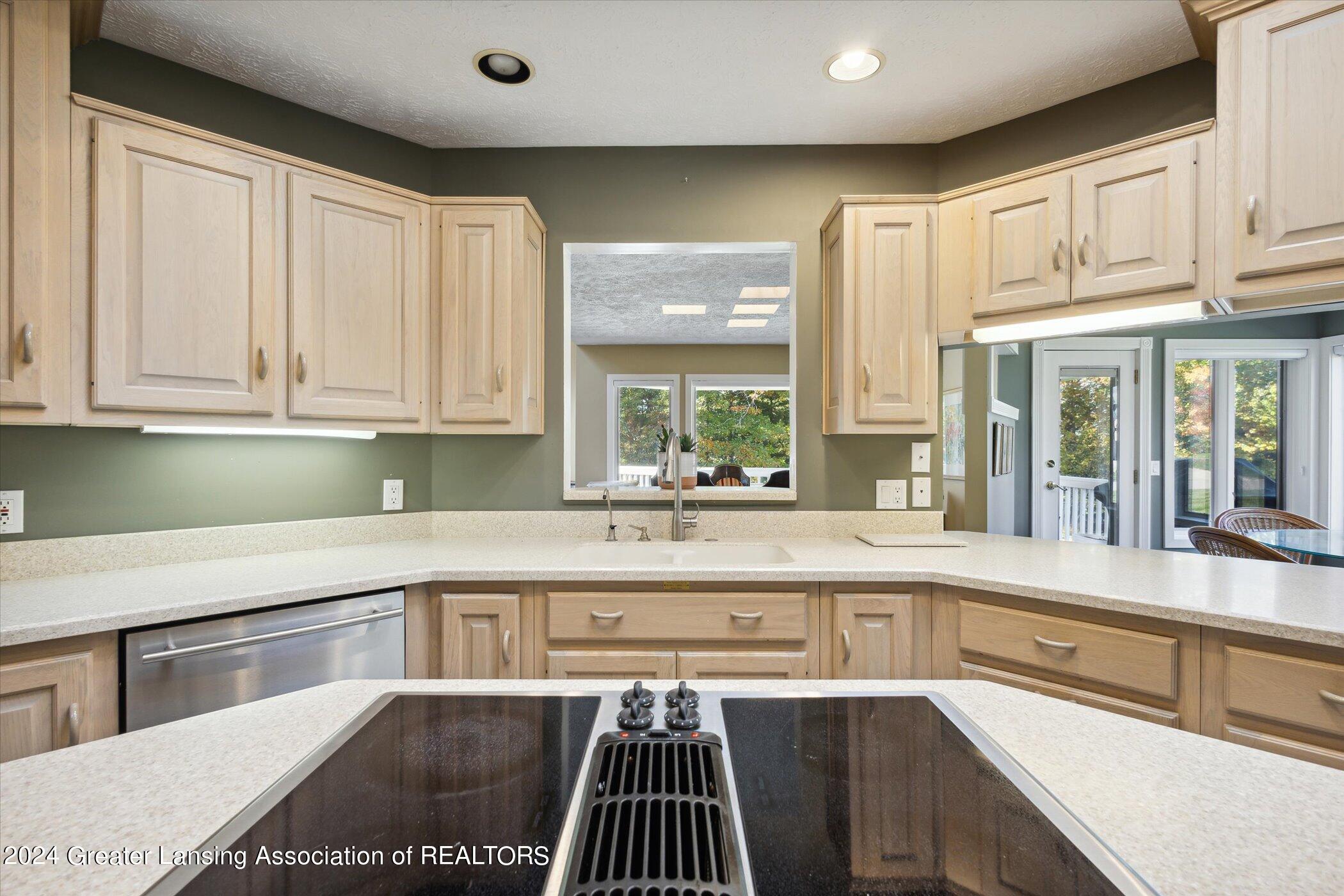 6111 W Longview Drive