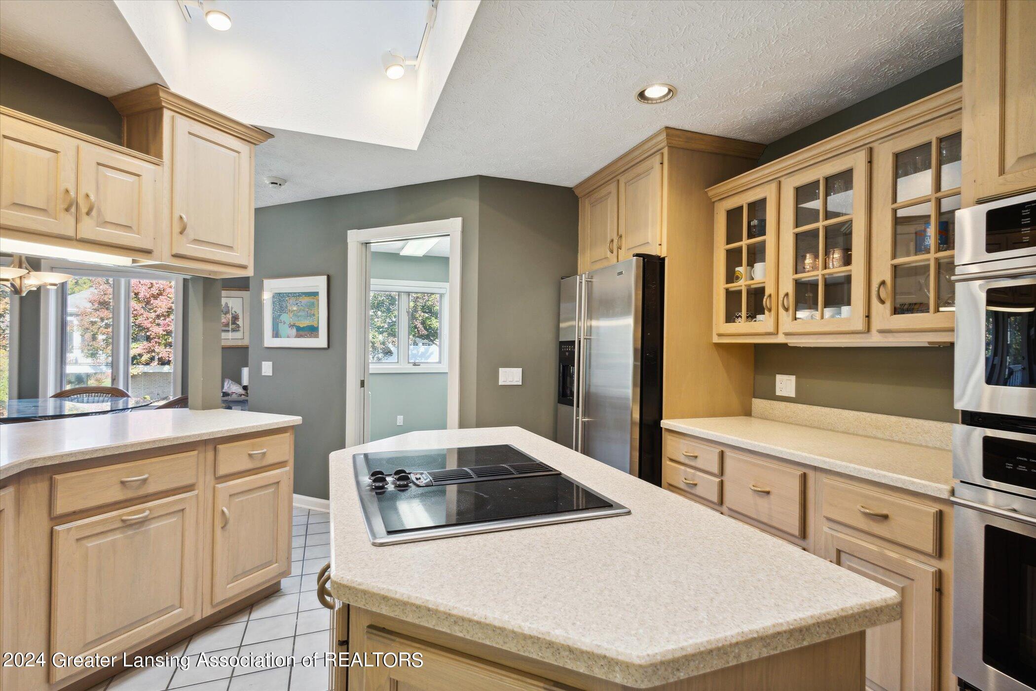 6111 W Longview Drive