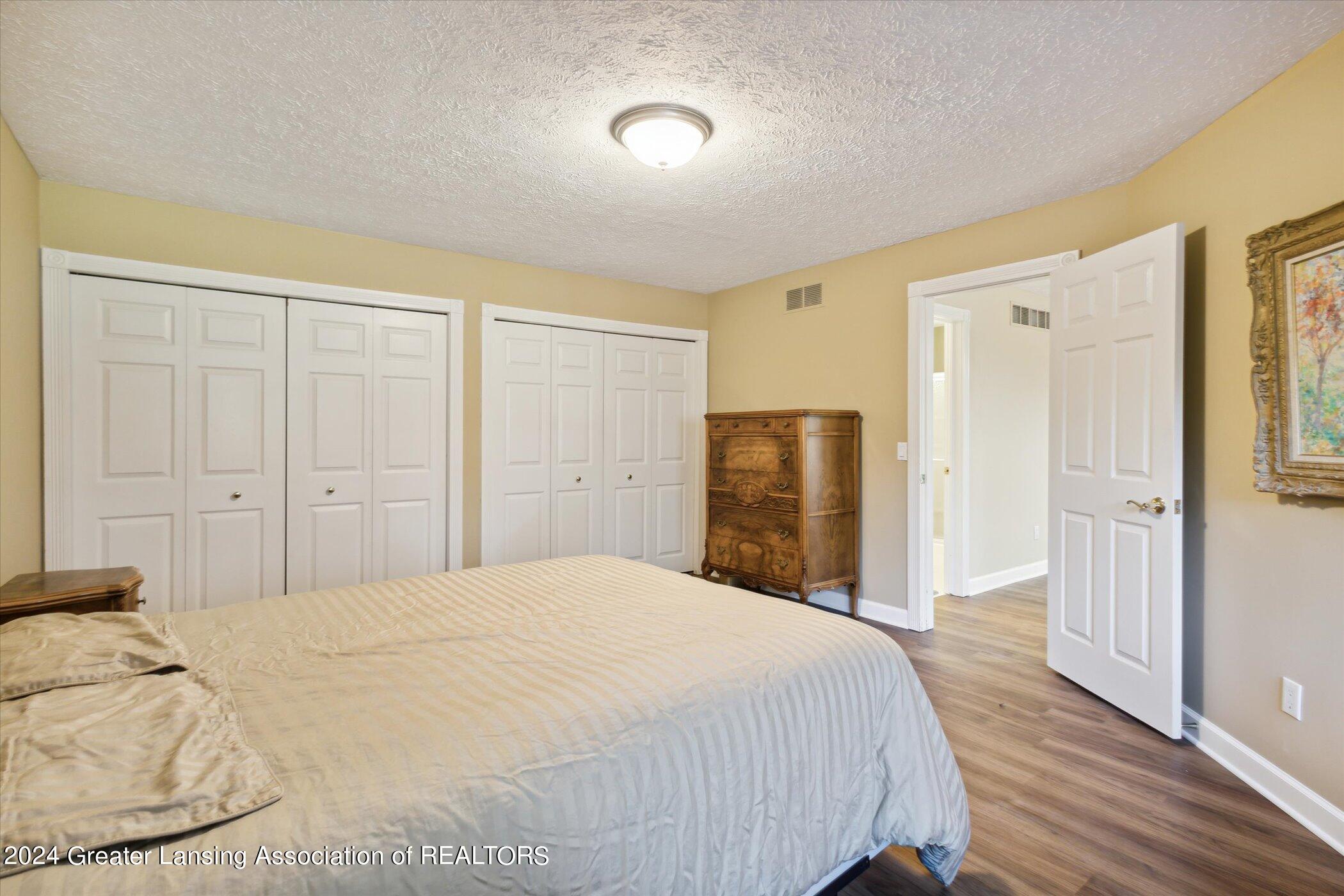 6111 W Longview Drive