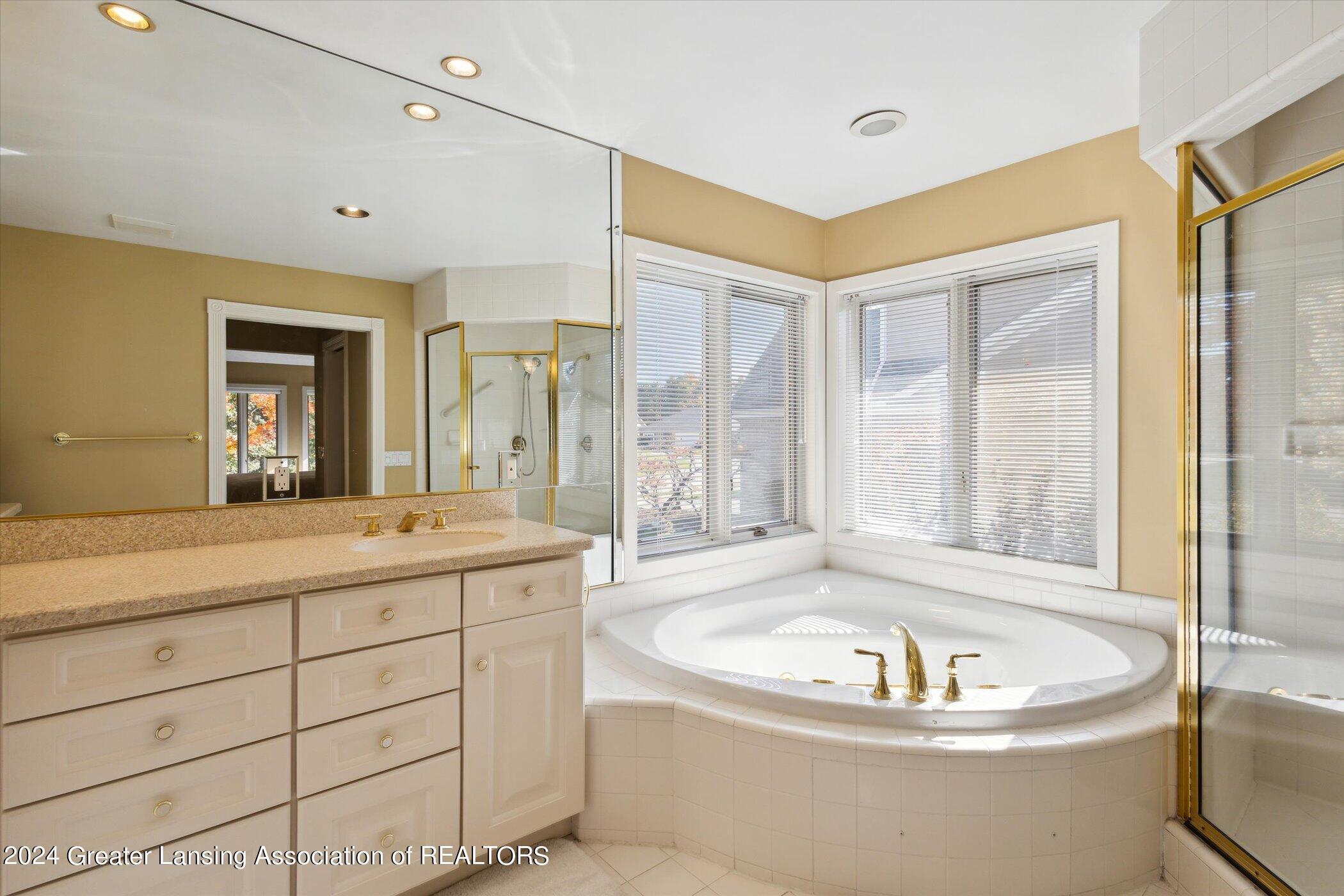 6111 W Longview Drive