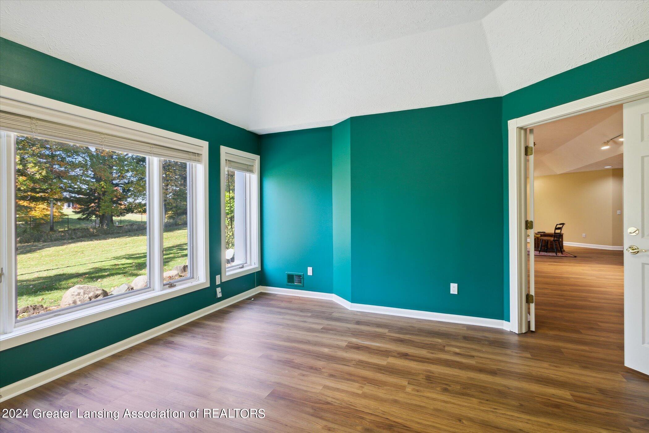 6111 W Longview Drive