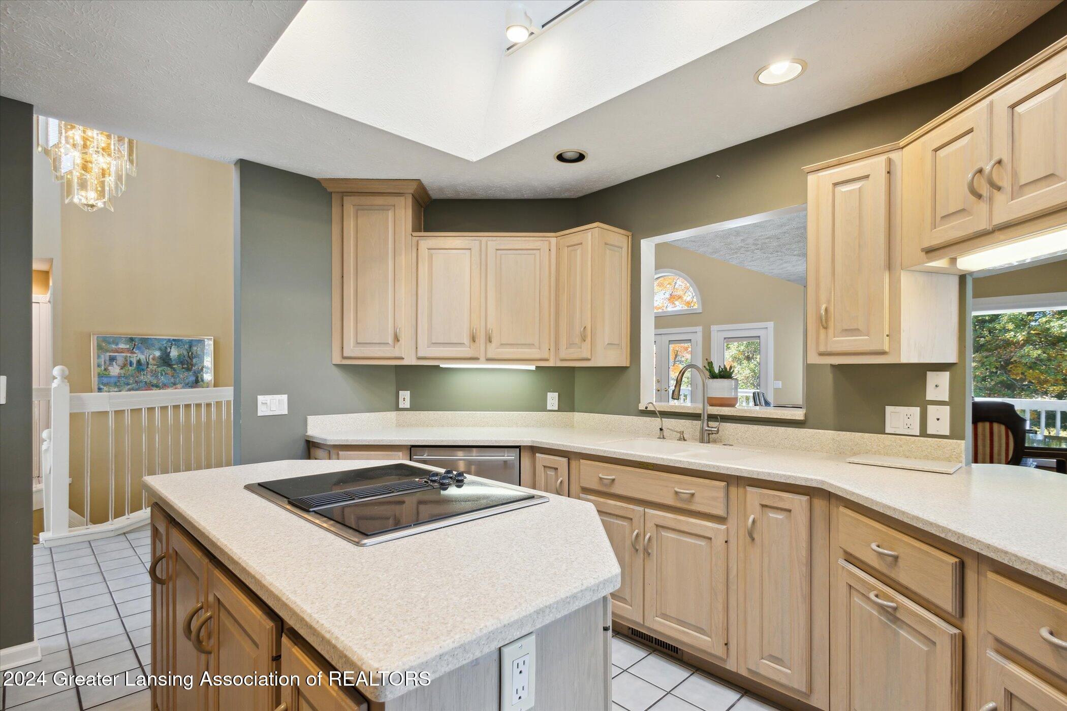 6111 W Longview Drive