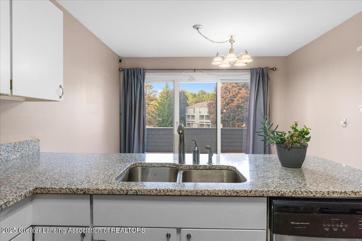 3659 E Meadows Court