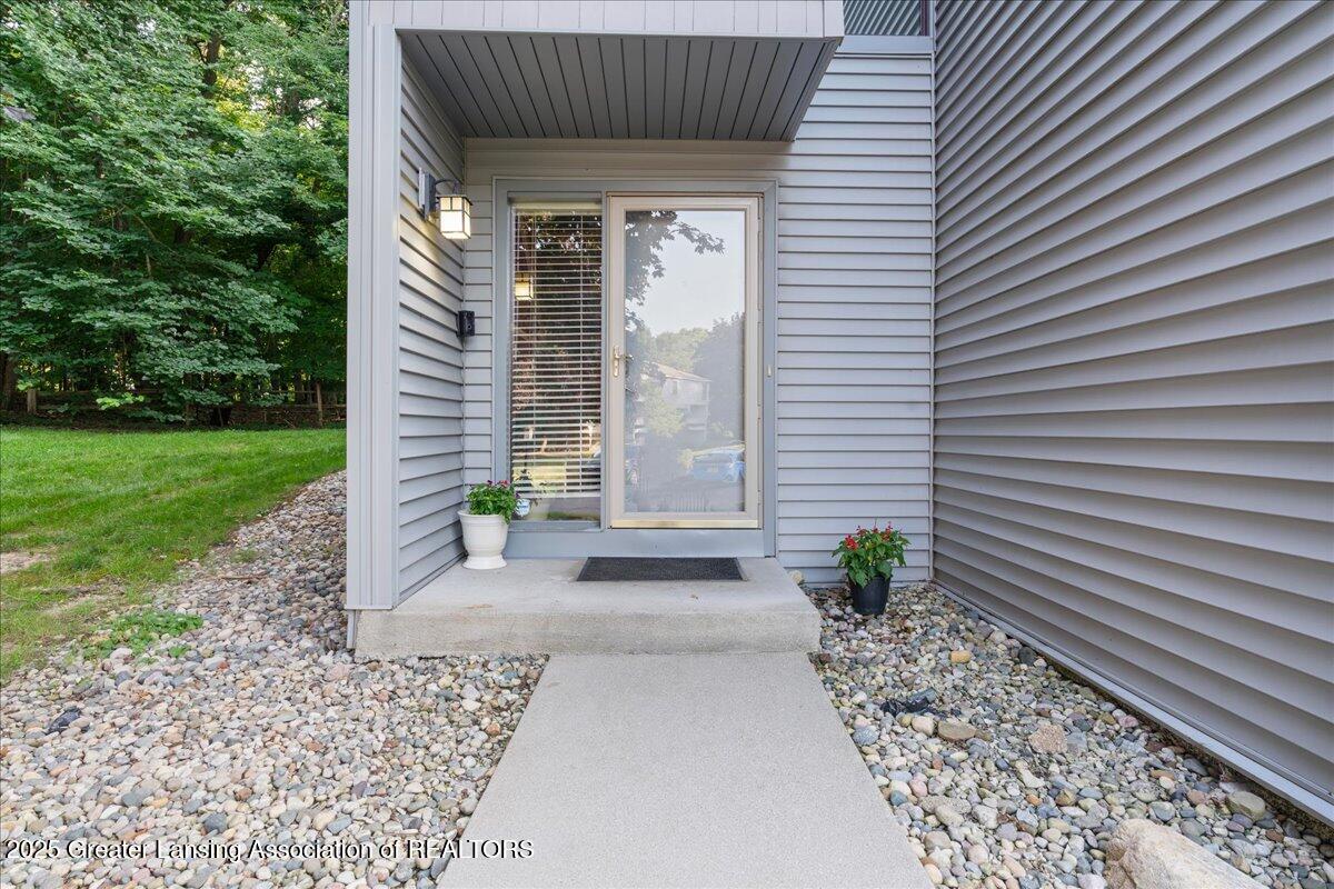 3659 E Meadows Court