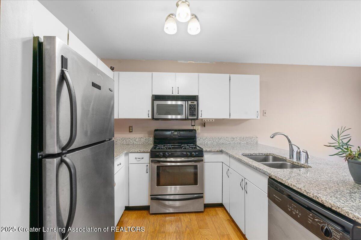 3659 E Meadows Court