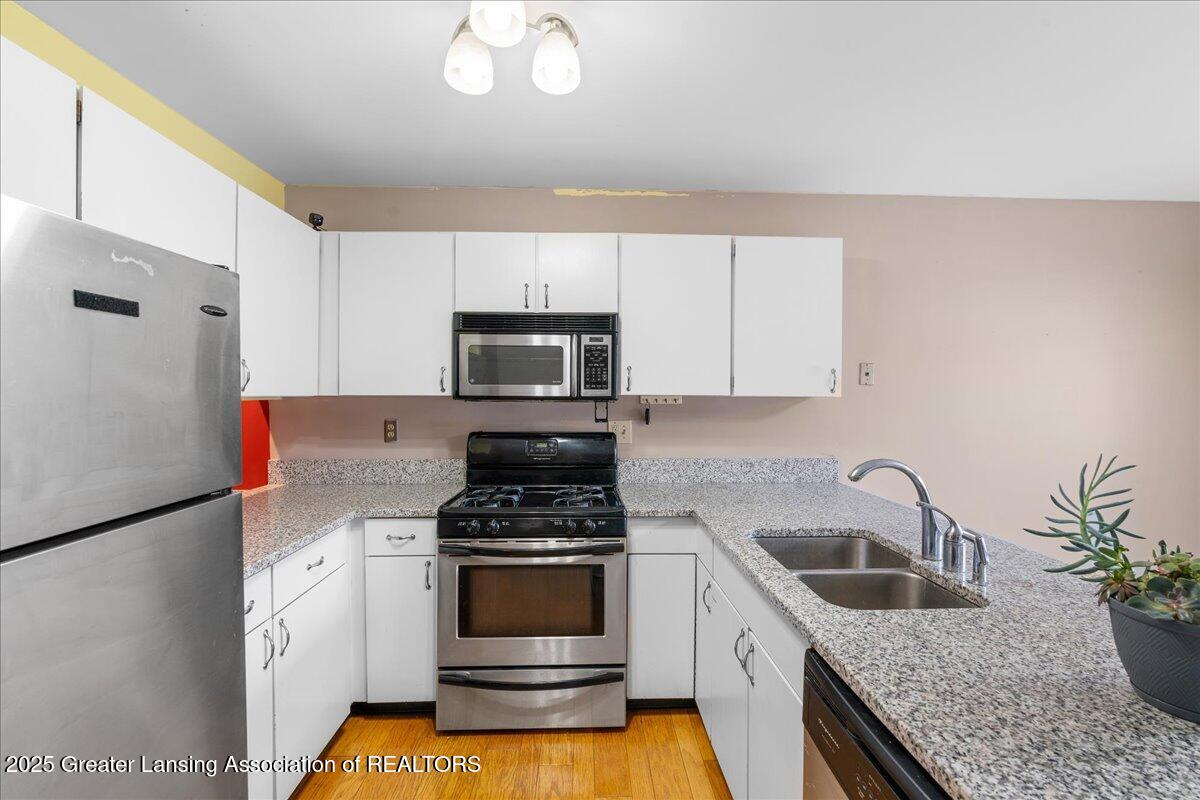 3659 E Meadows Court