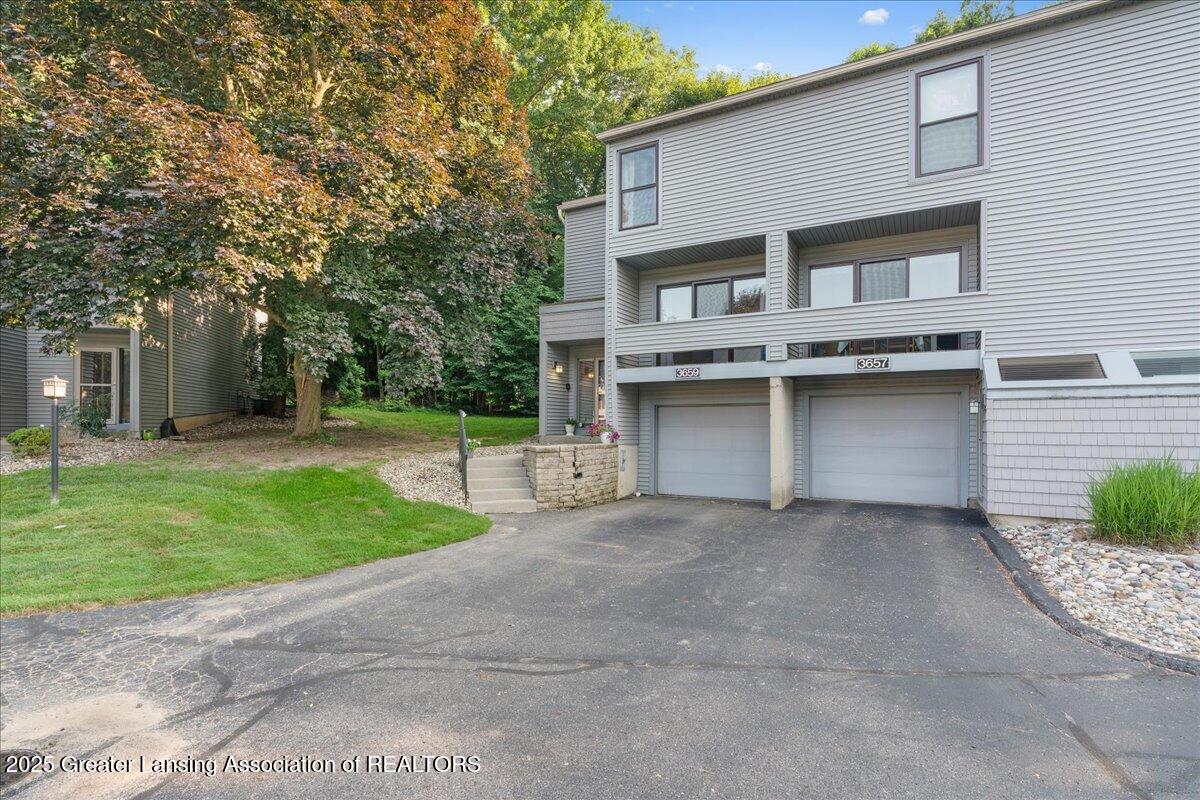 3659 E Meadows Court