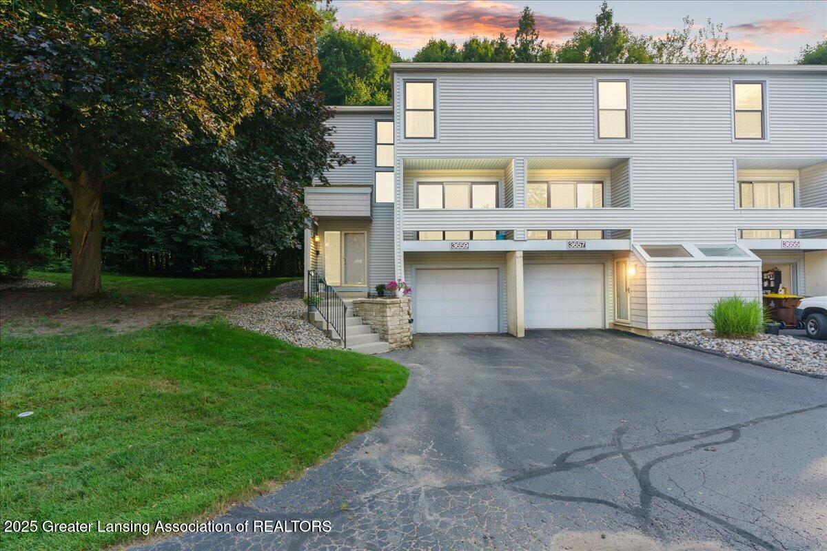 3659 E Meadows Court