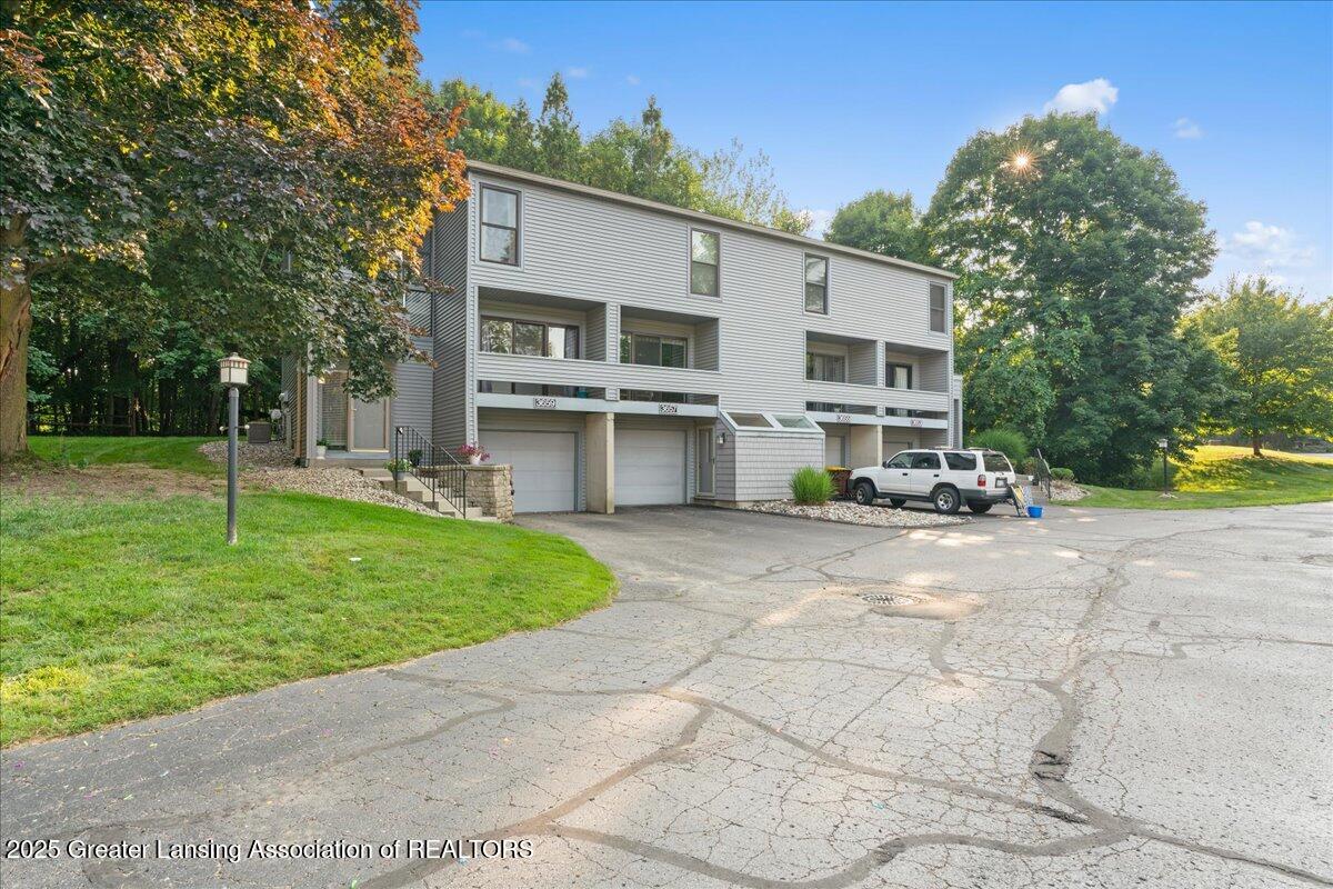 3659 E Meadows Court