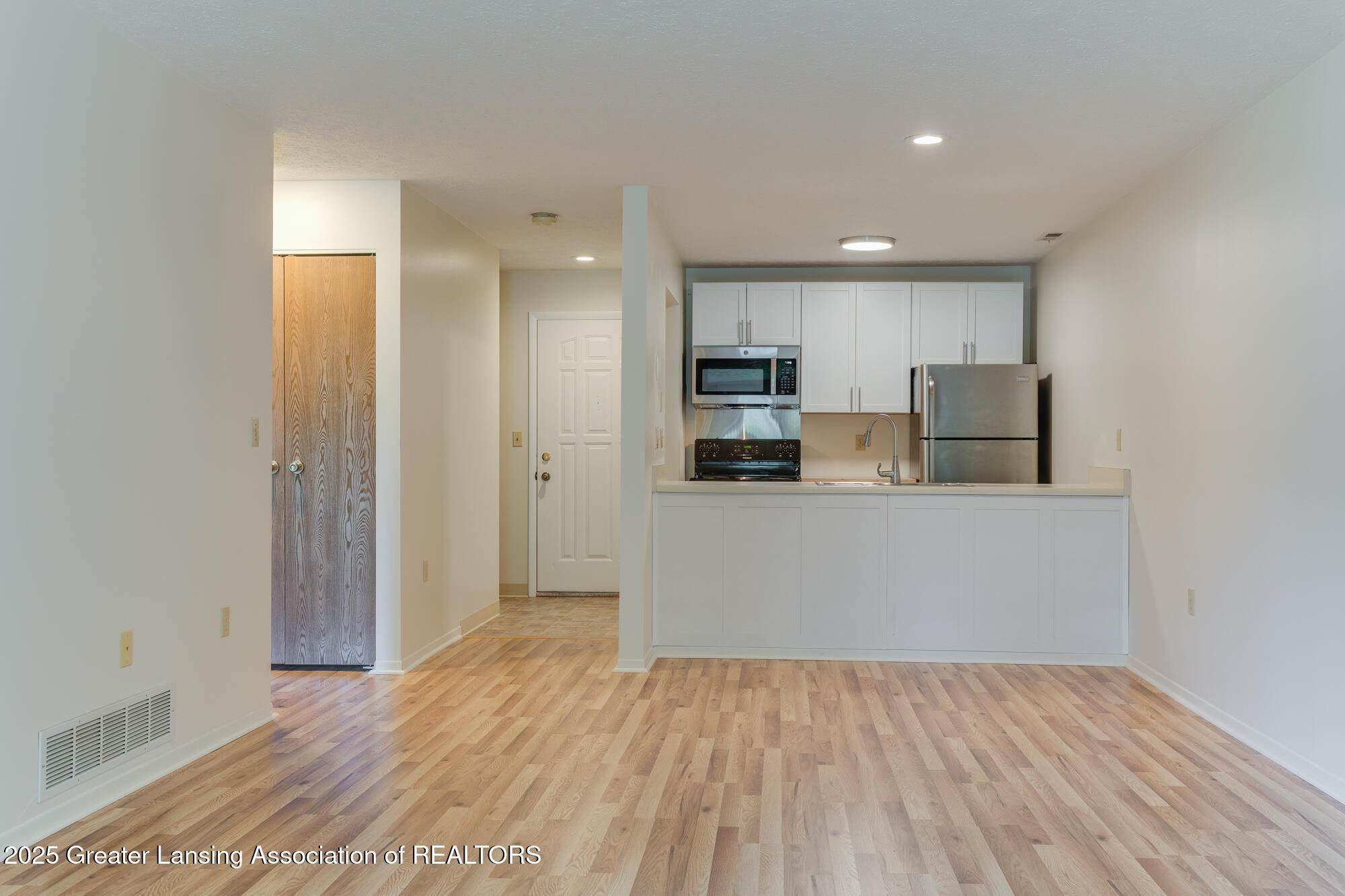 1450 E Pond Drive, 23
