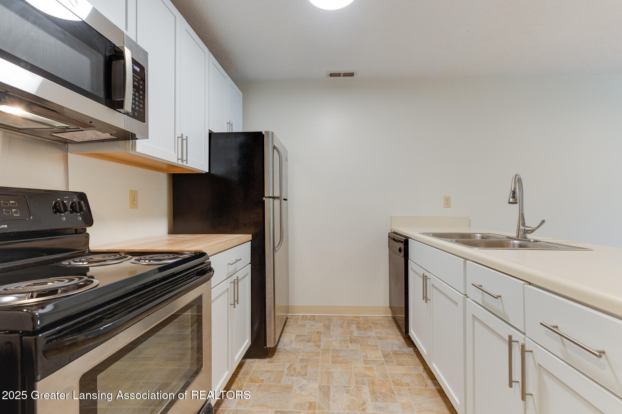1450 E Pond Drive, 23