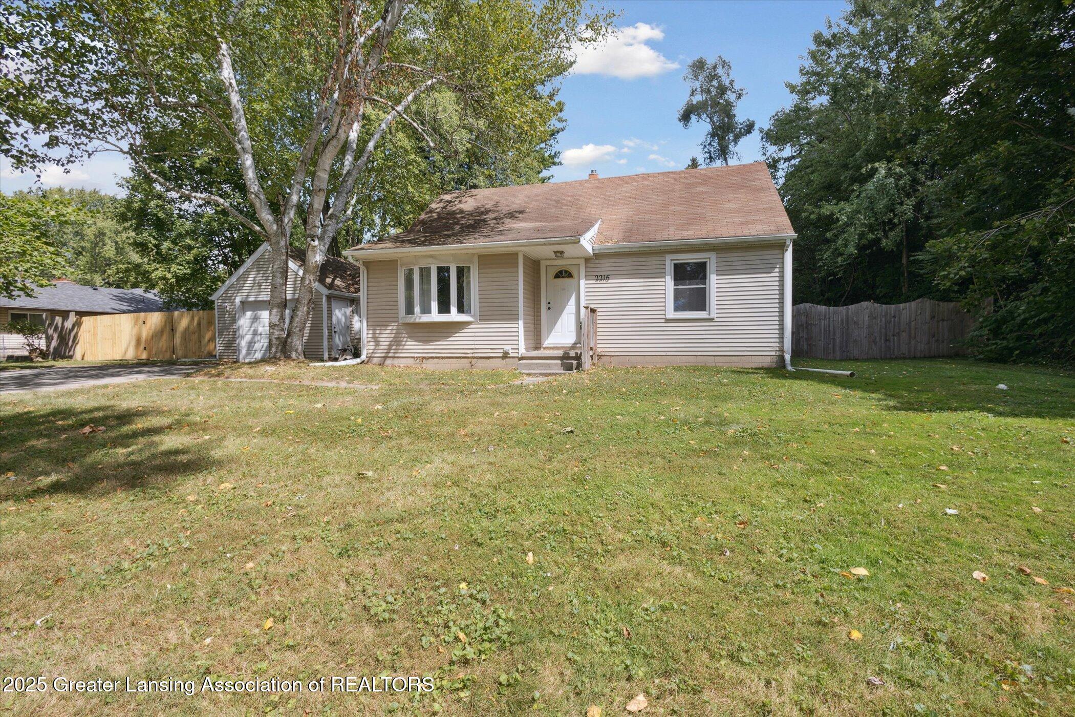 2216 Iroquois Road