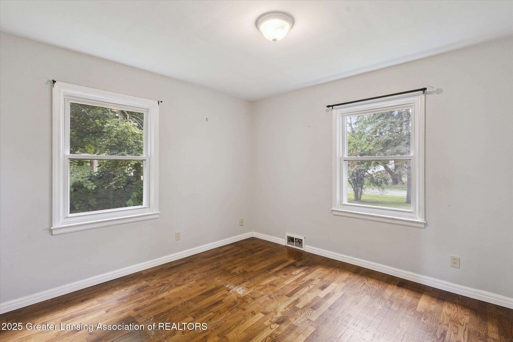 2216 Iroquois Road