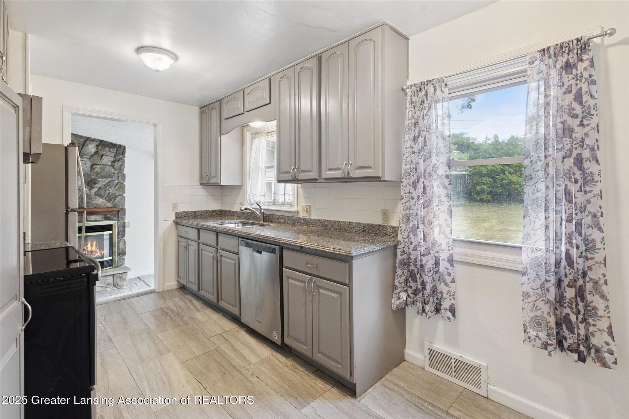 2216 Iroquois Road