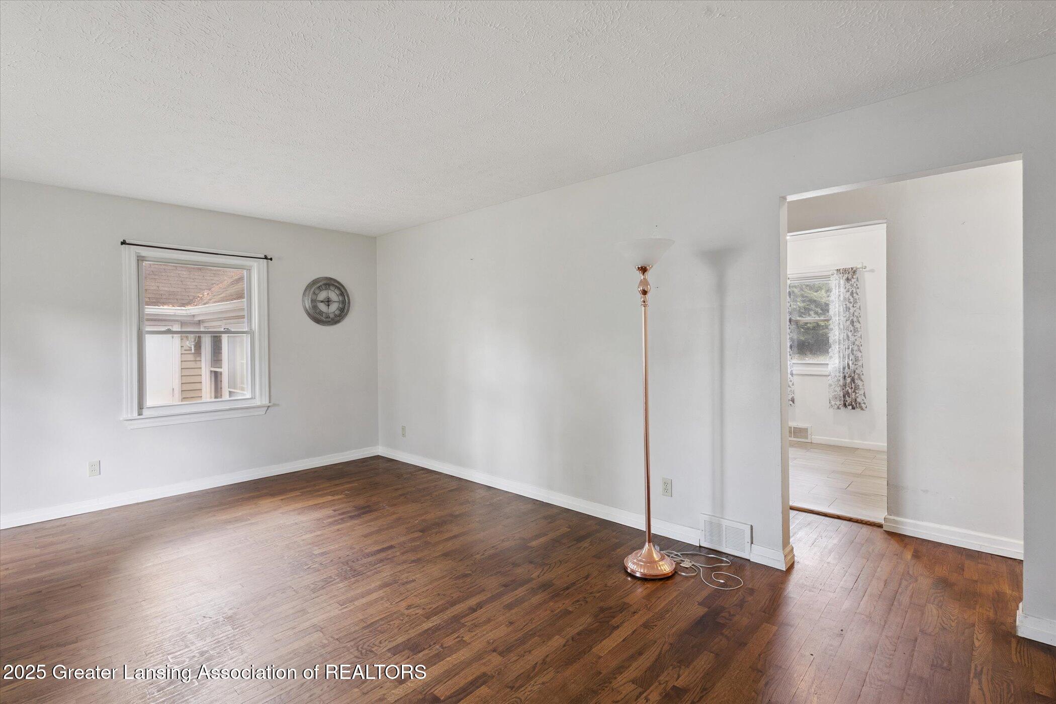 2216 Iroquois Road
