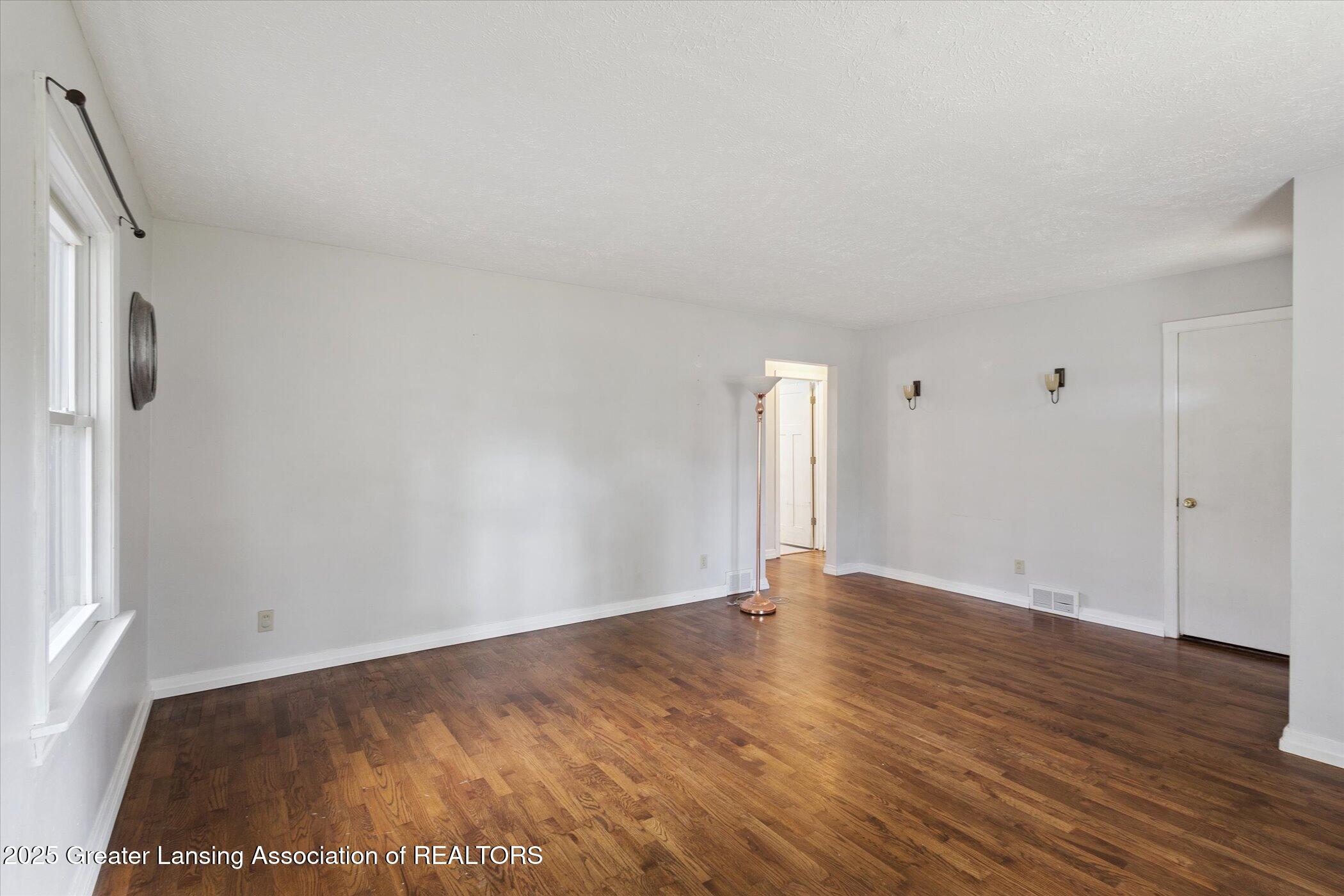 2216 Iroquois Road