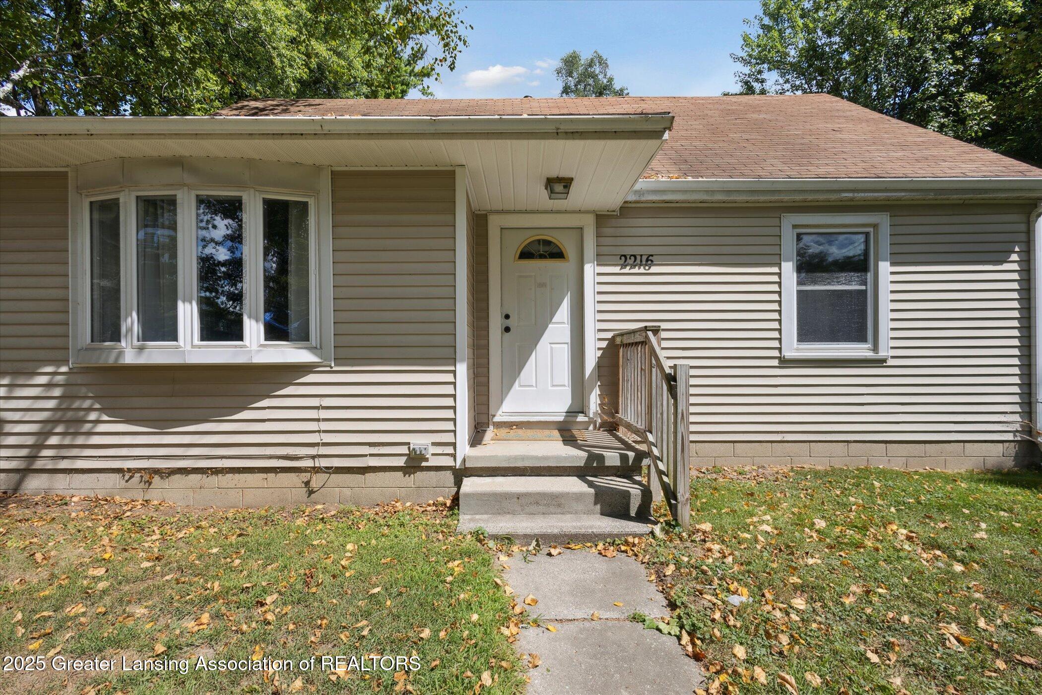 2216 Iroquois Road