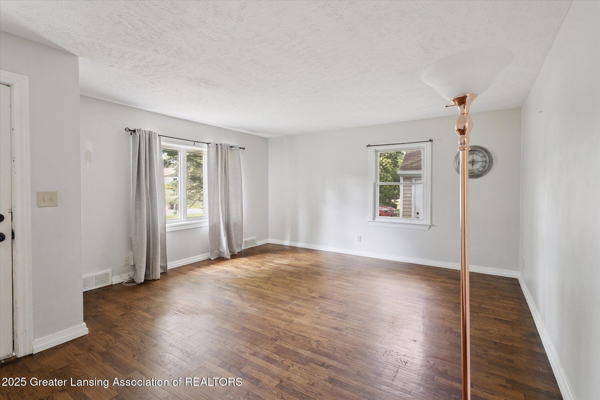 2216 Iroquois Road