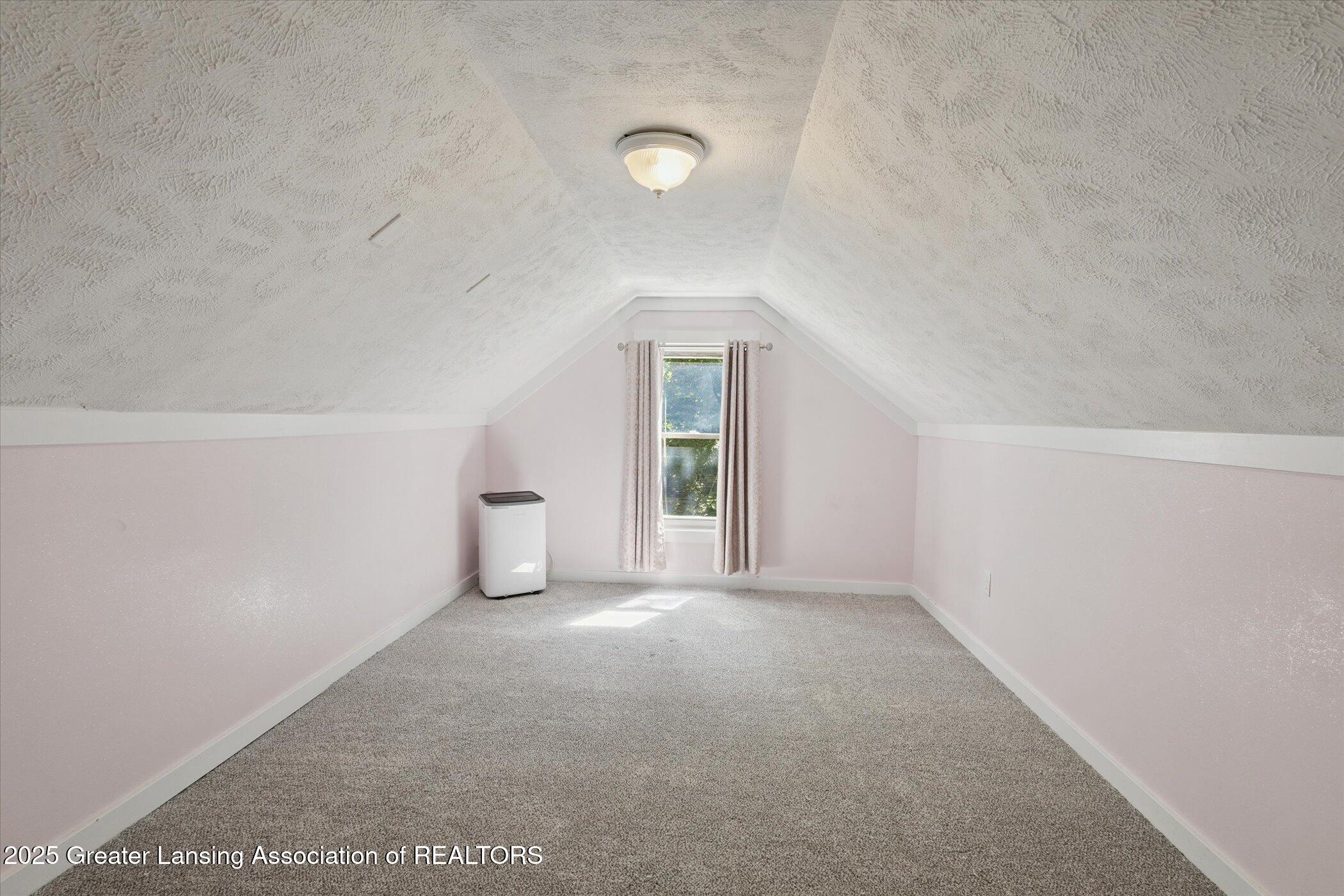 2216 Iroquois Road