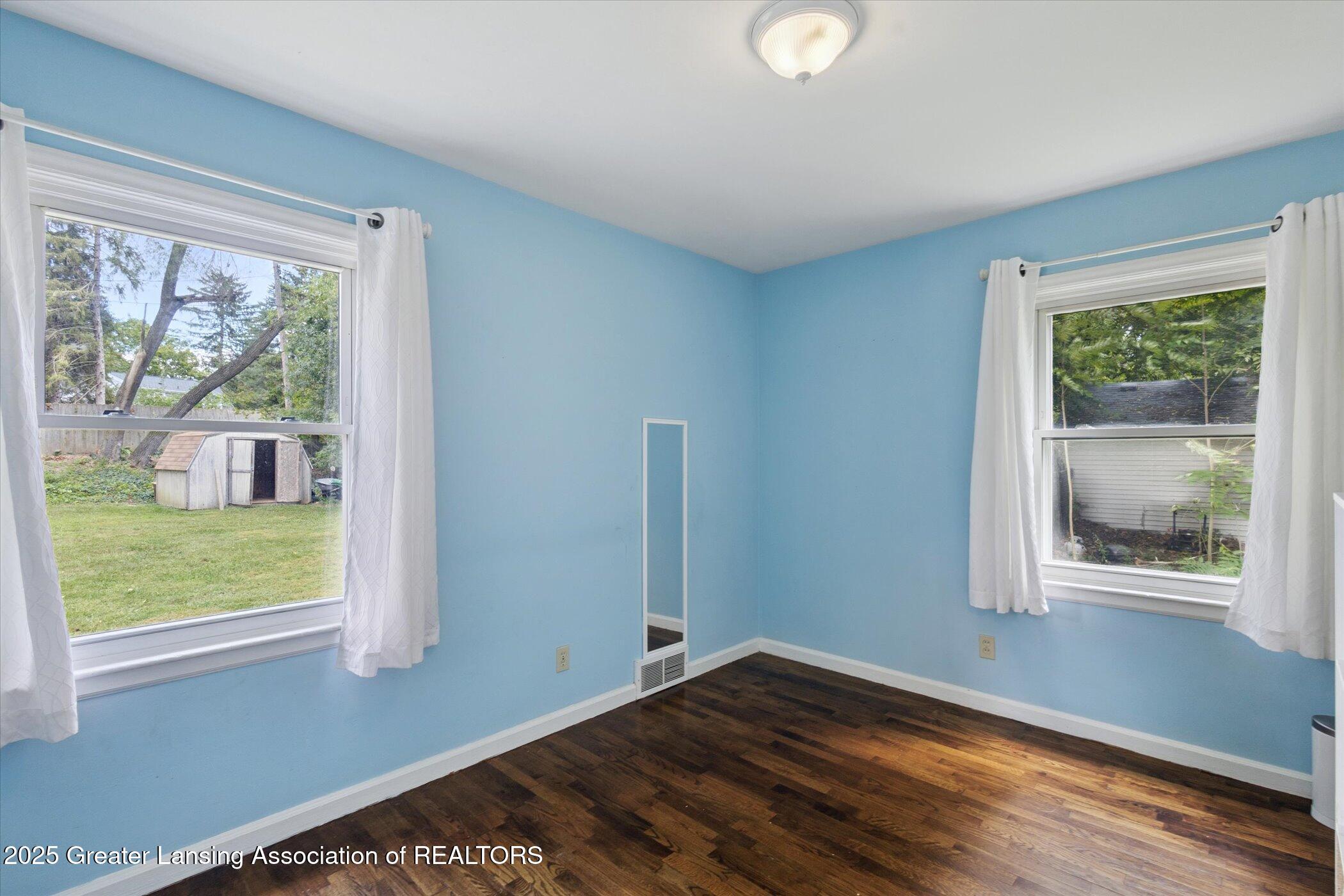 2216 Iroquois Road