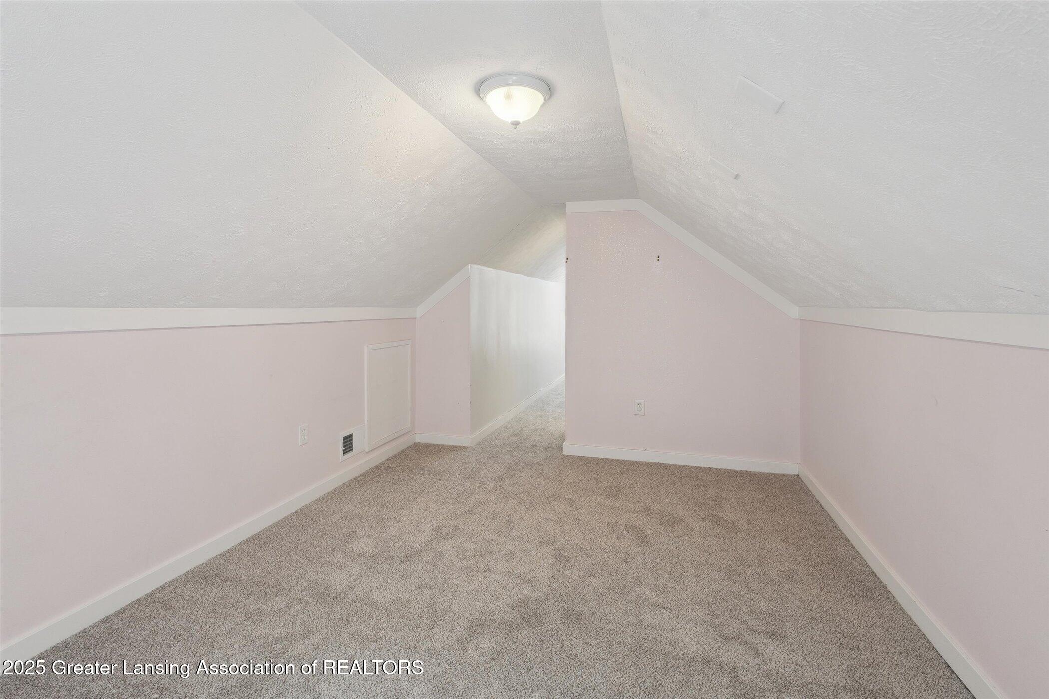 2216 Iroquois Road