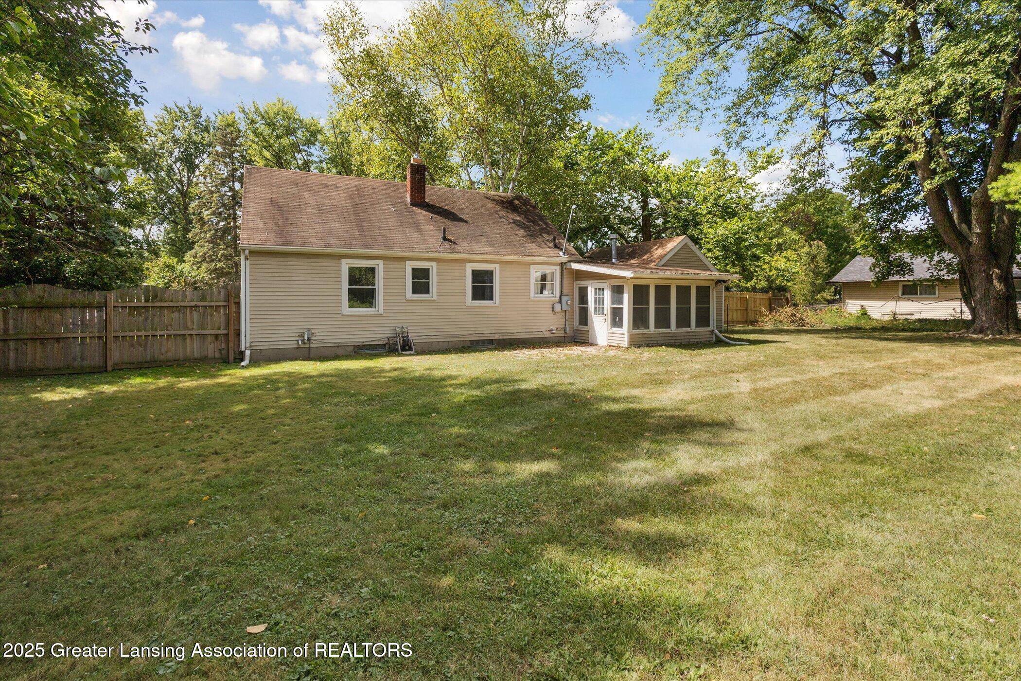 2216 Iroquois Road