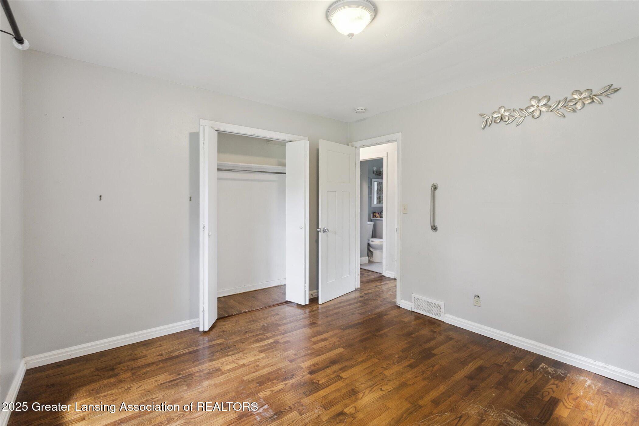 2216 Iroquois Road
