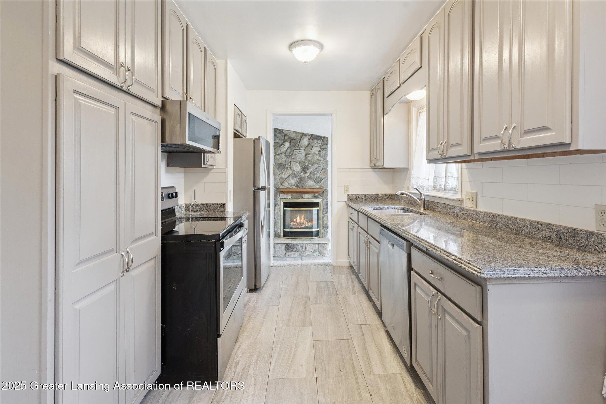 2216 Iroquois Road