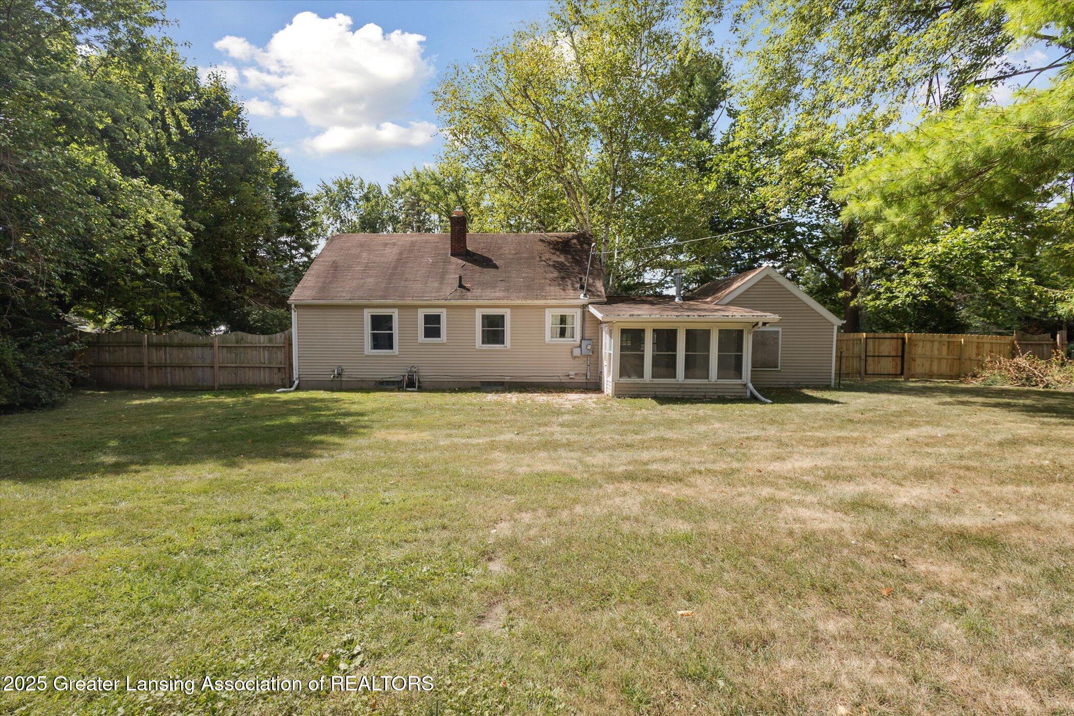 2216 Iroquois Road