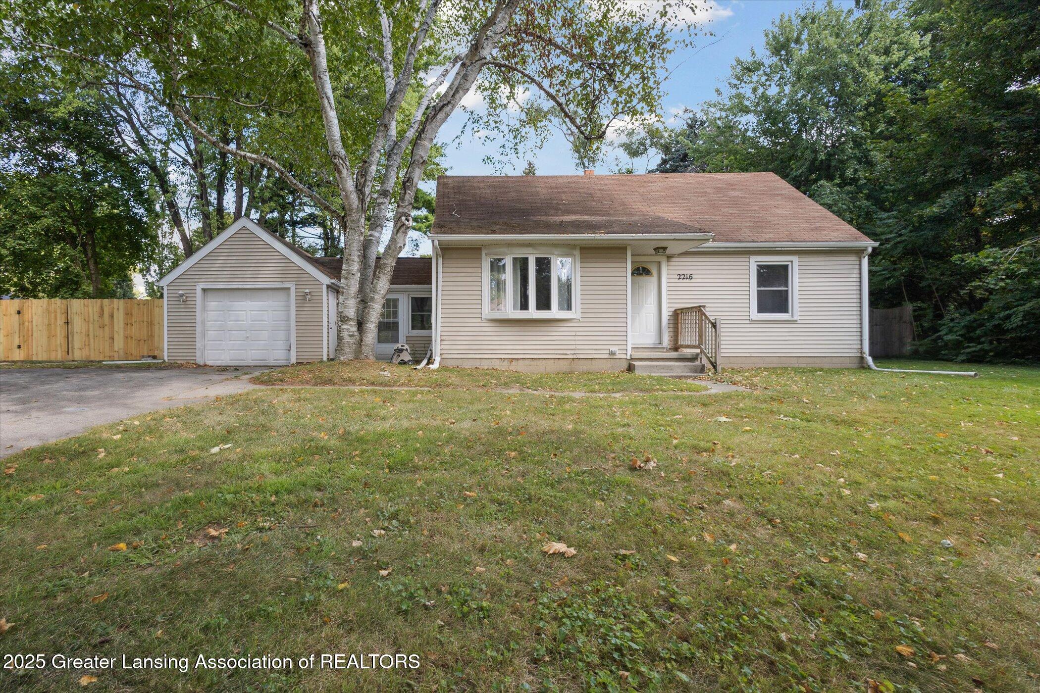 2216 Iroquois Road