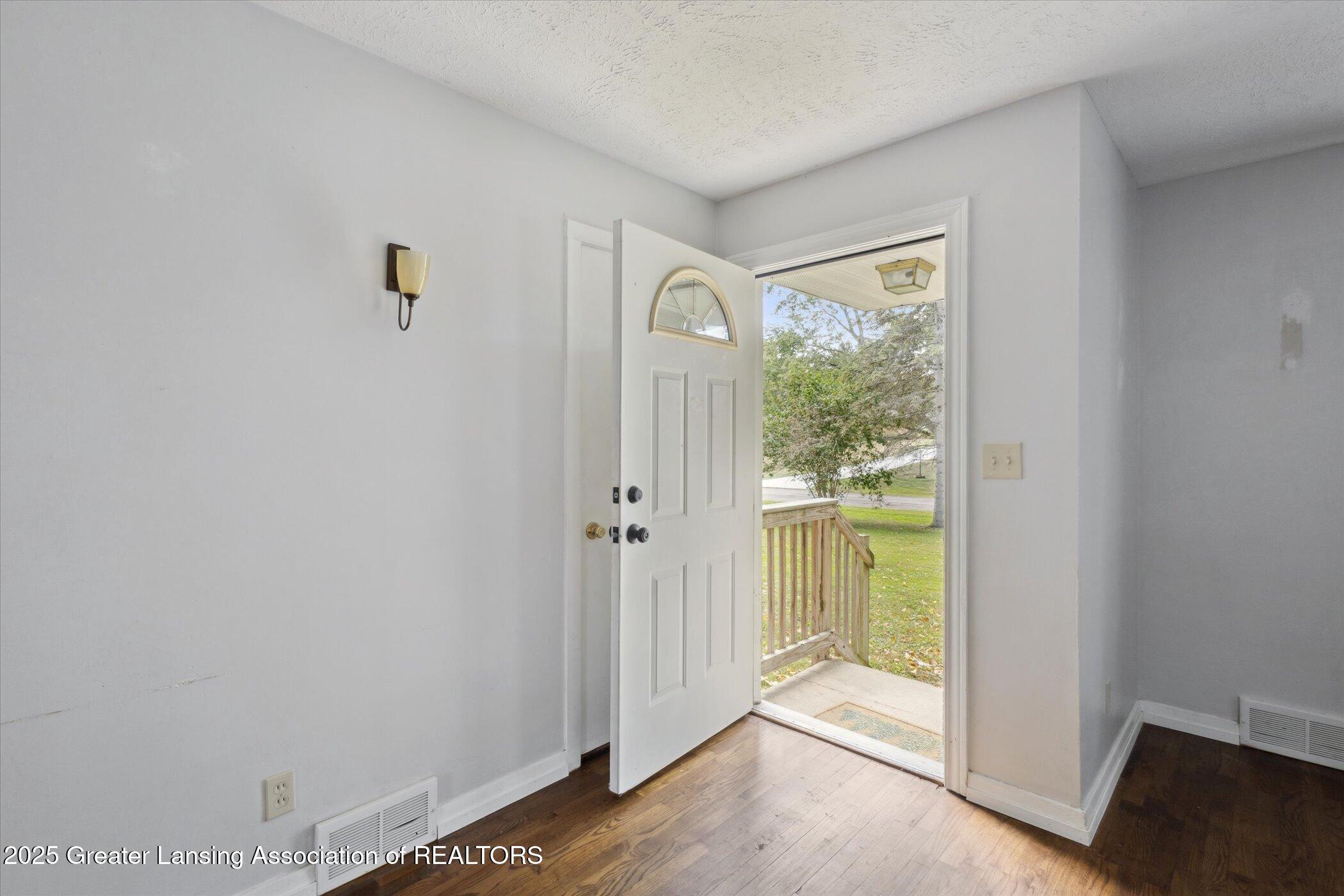 2216 Iroquois Road