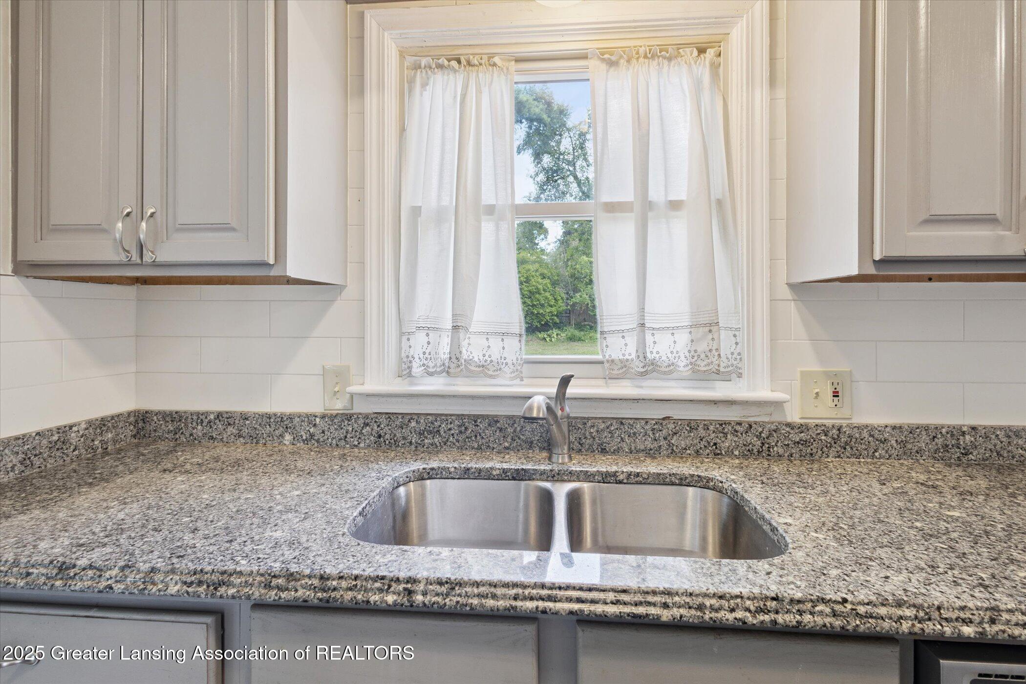 2216 Iroquois Road