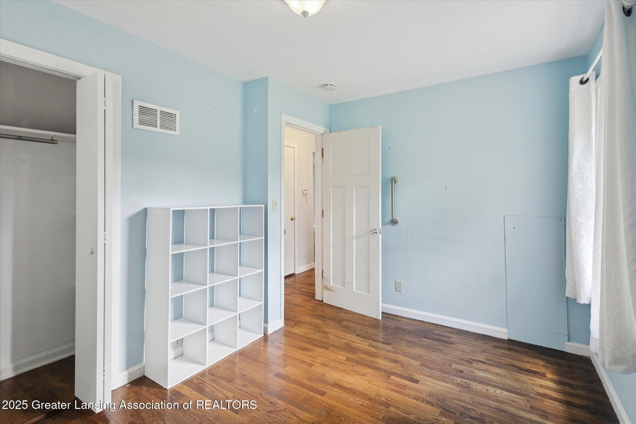 2216 Iroquois Road