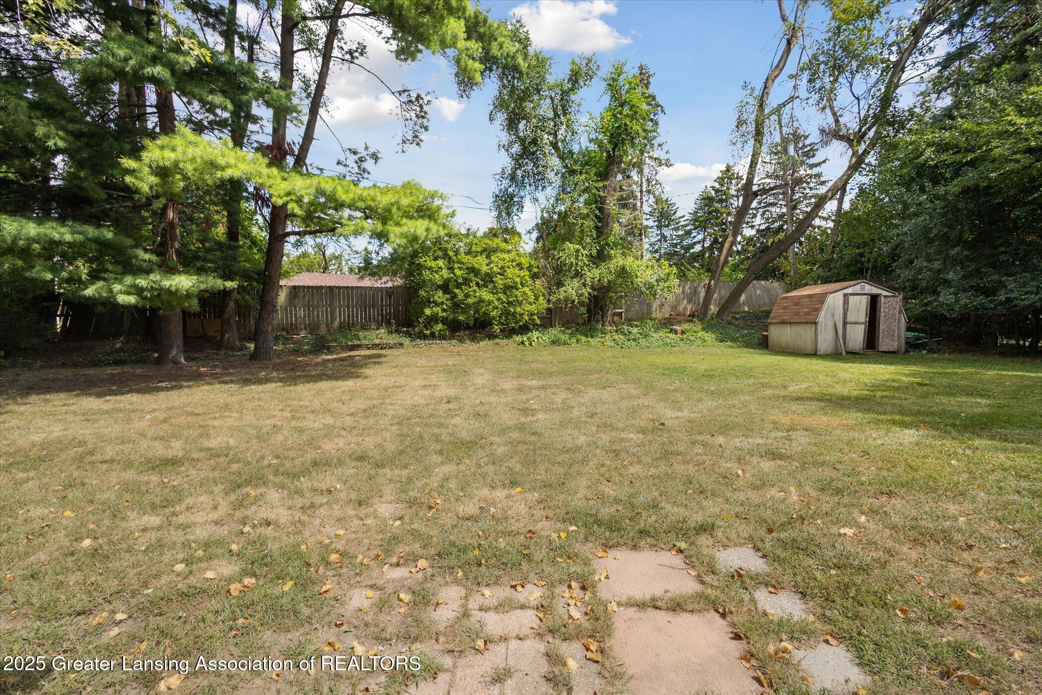 2216 Iroquois Road