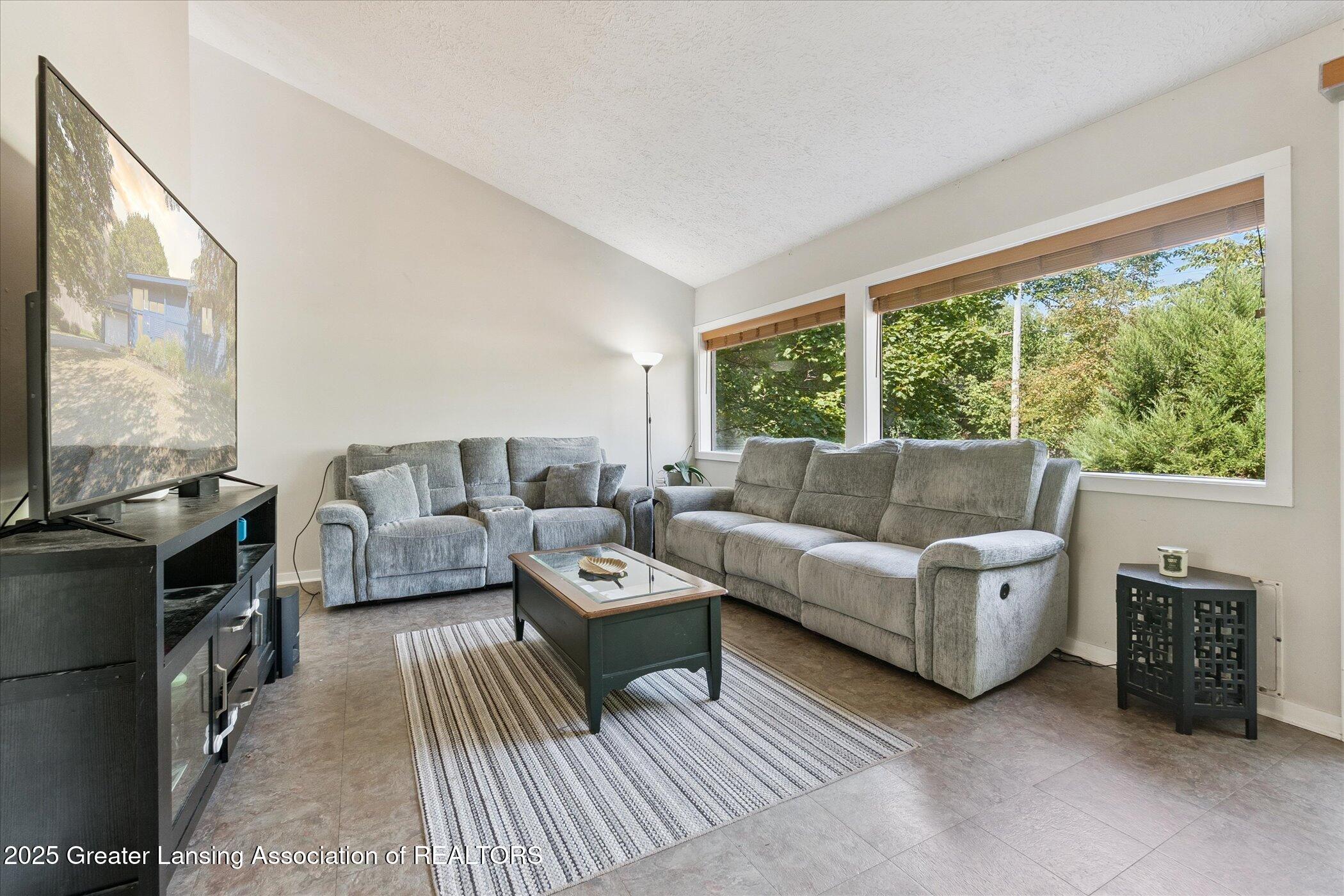 1138 Cliffdale Drive