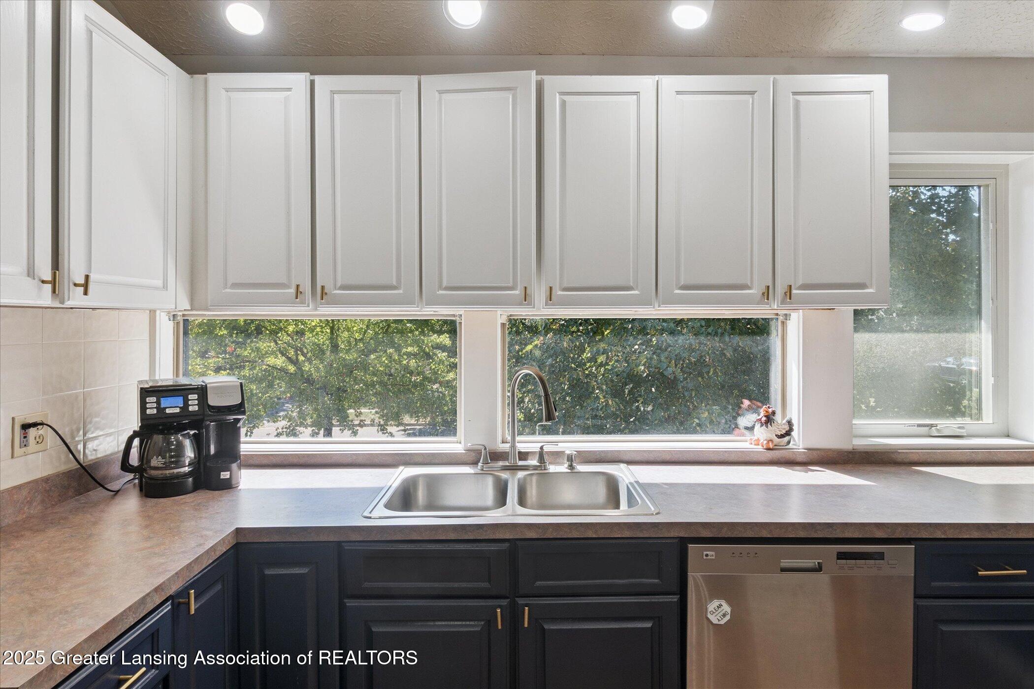 1138 Cliffdale Drive