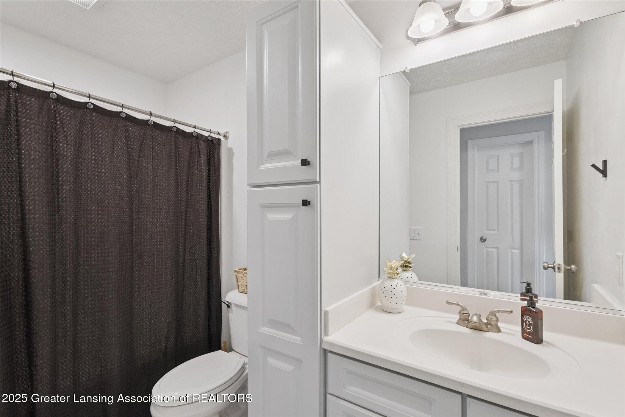 3031 Crofton Drive, DeWitt