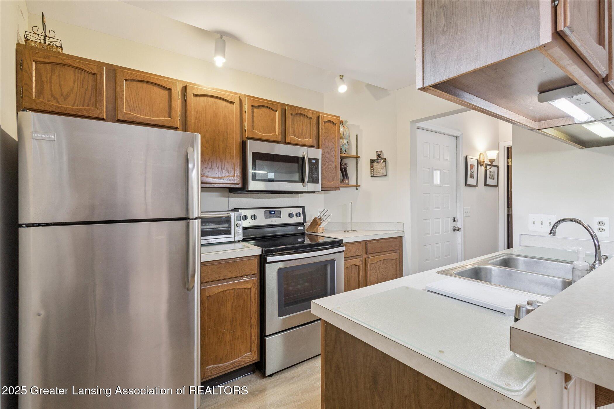 5359 Wild Oak Drive, 54