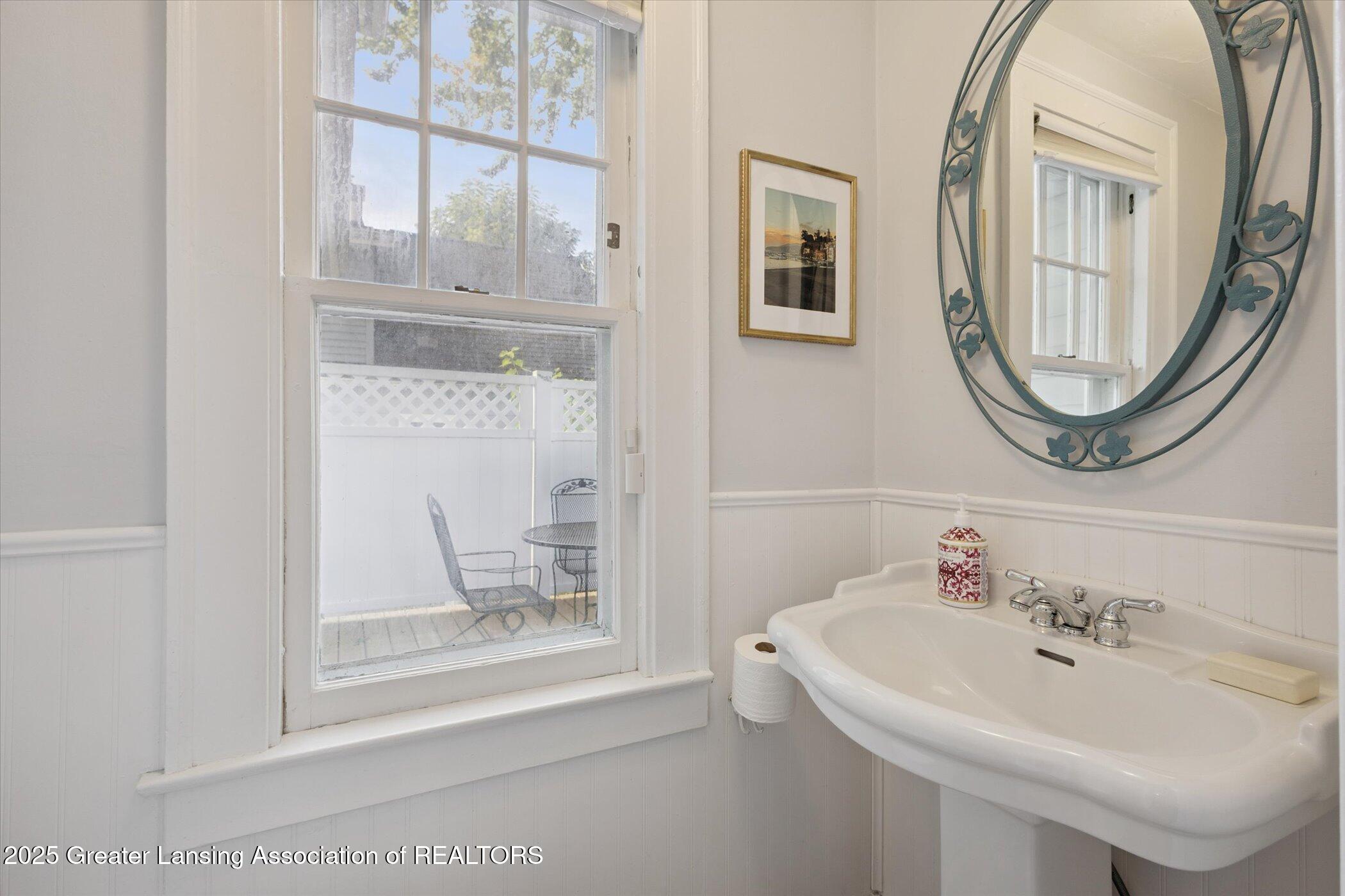 145 NE Baynton Avenue