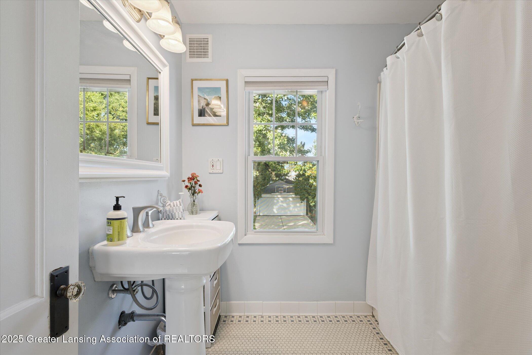 145 NE Baynton Avenue