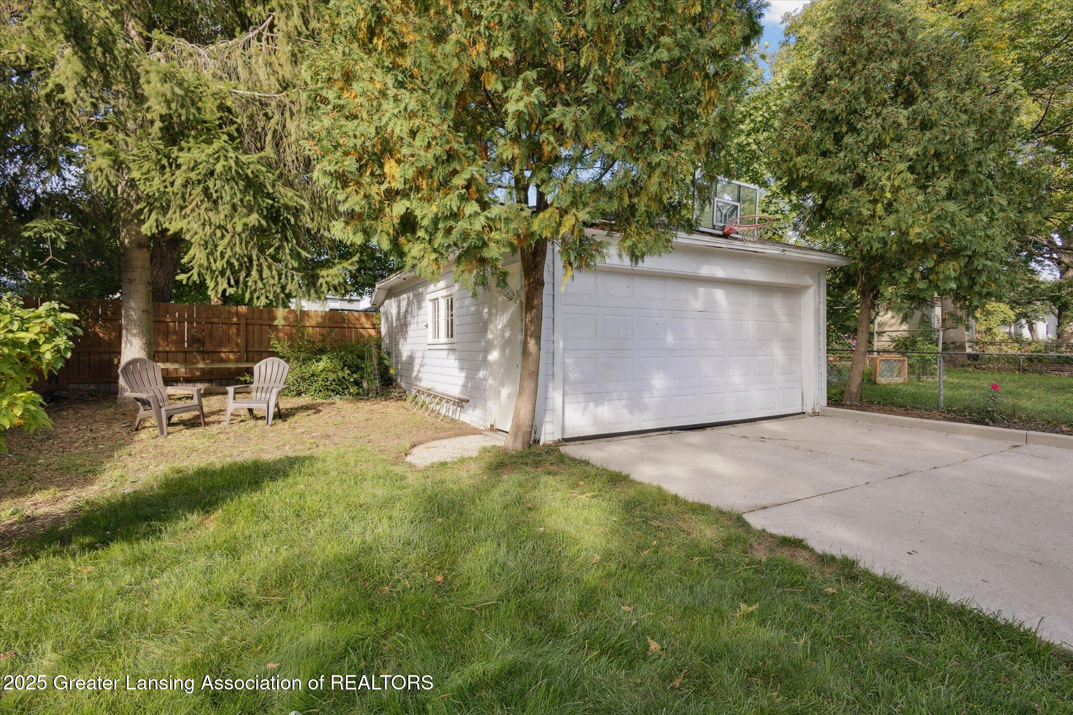 145 NE Baynton Avenue